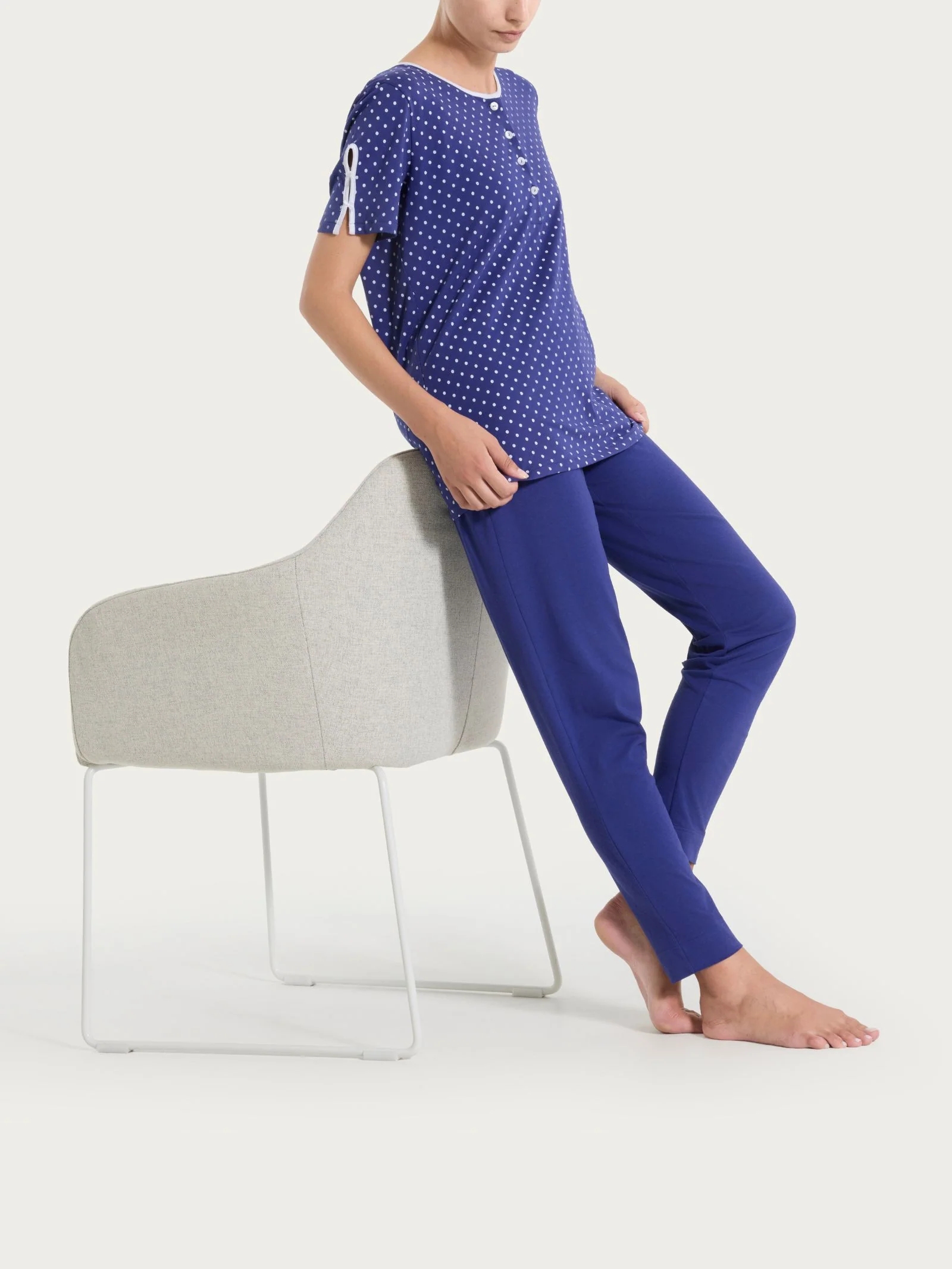 Pigiama a pois con collo a serafino in Jersey di cotone - Navy Blue Pois - Image 5