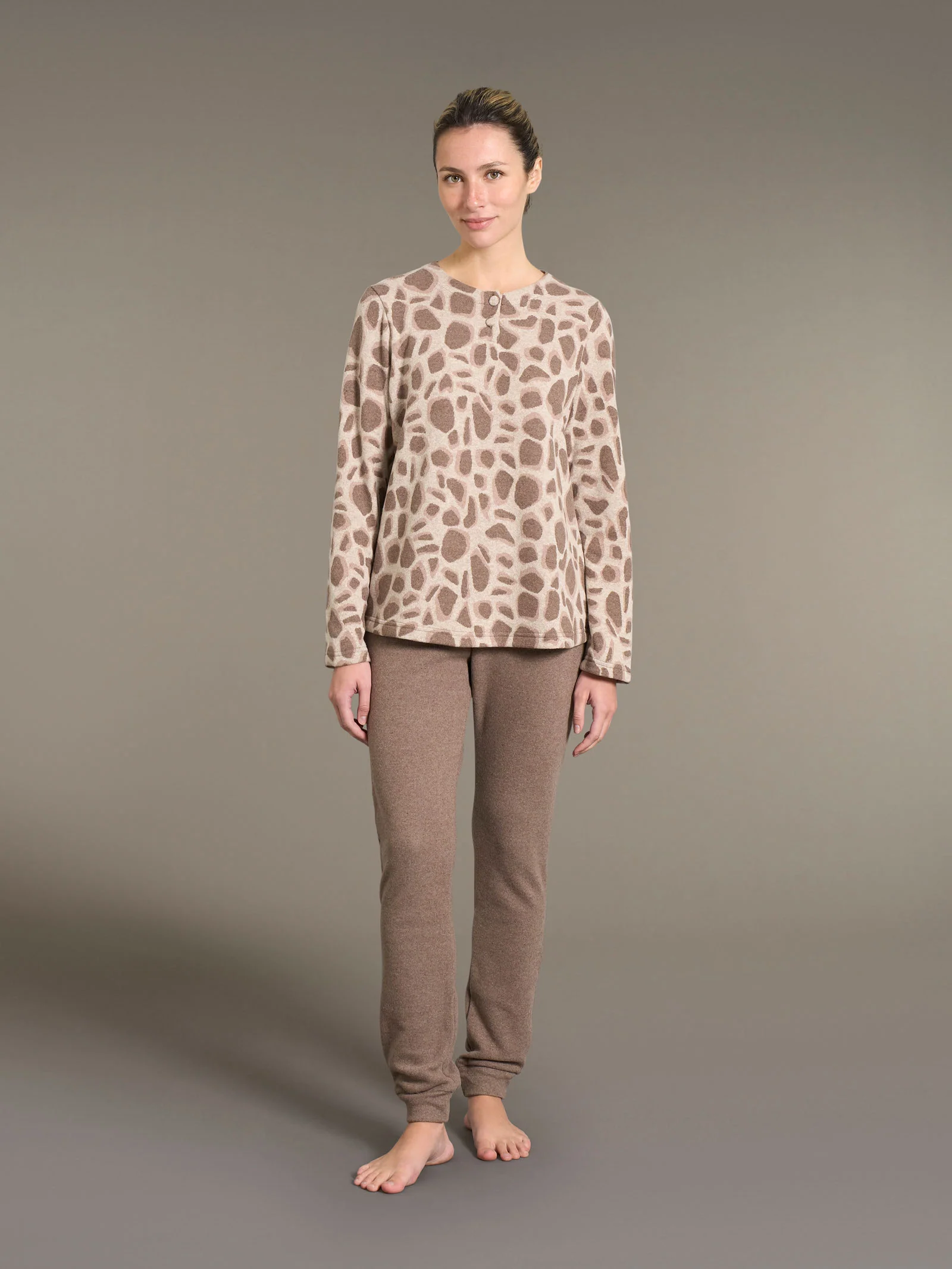 Pigiama a serafino con fantasia animalier in cotton eco pile - Fant.Caffe'