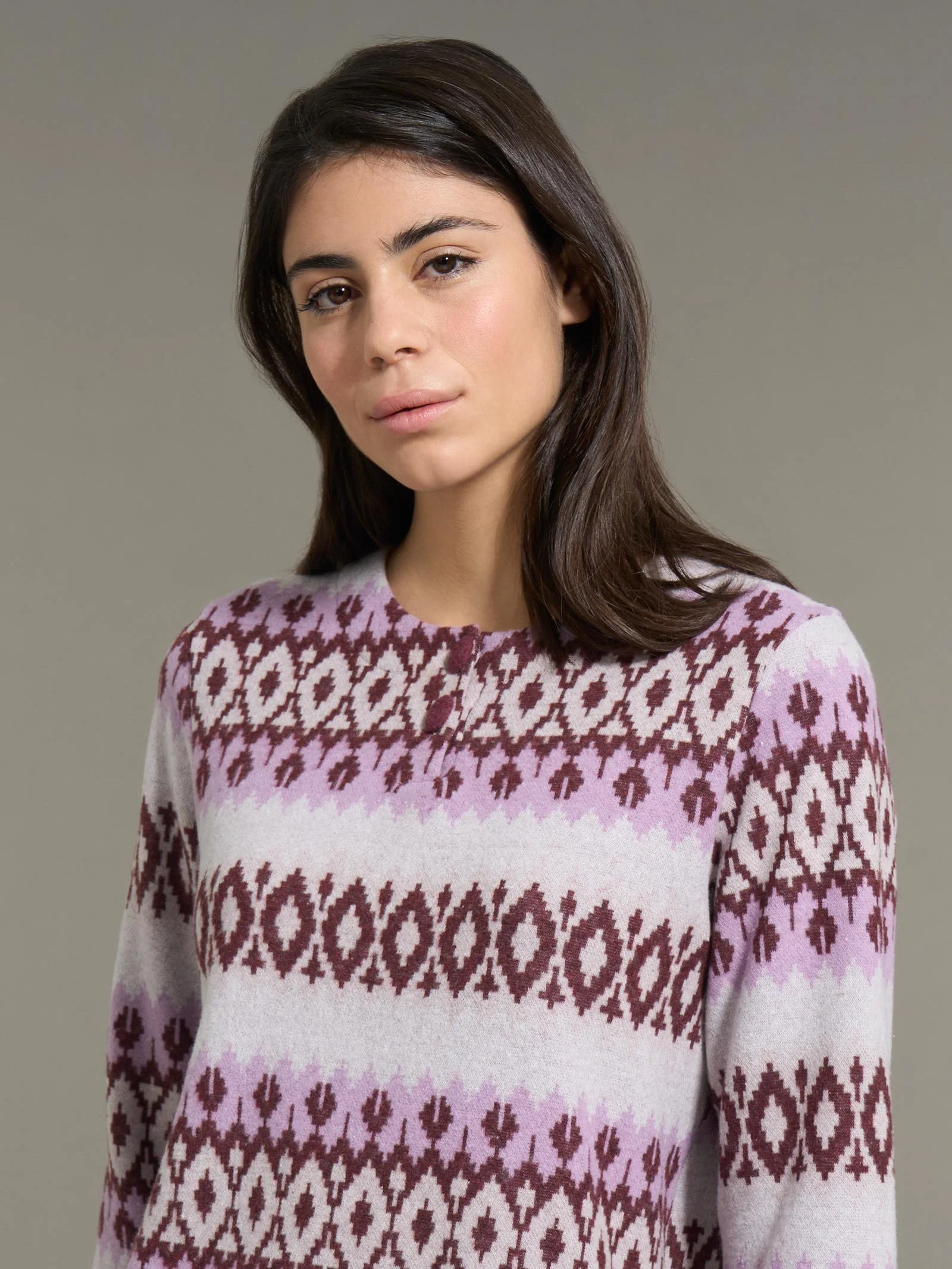 Pigiama a serafino con fantasia norvegese in Cotton Eco Pile - Fant.Viola - Image 3