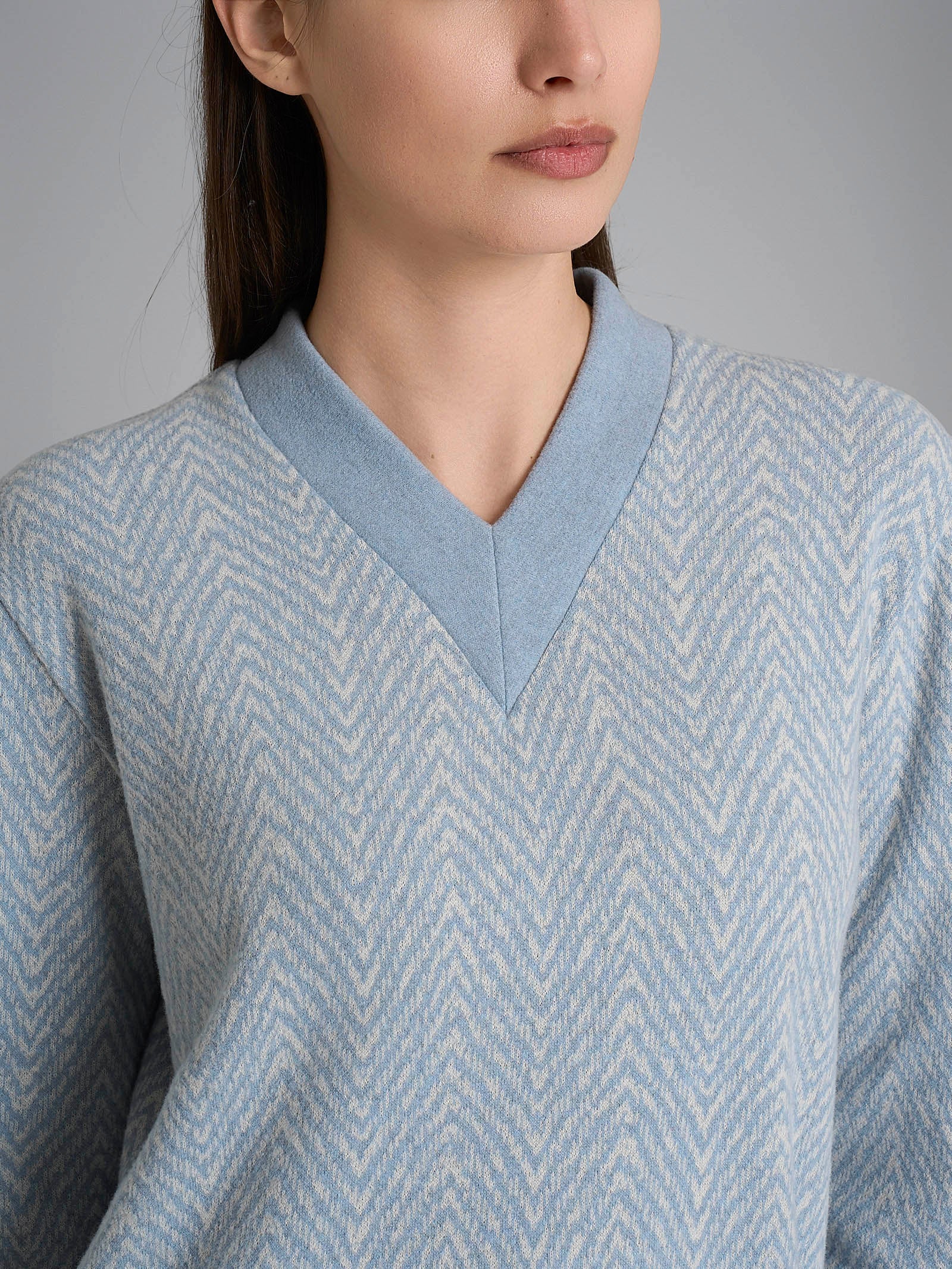 Pigiama con scollo a V e fantasia in Cotton Eco Pile - Fant.Nebbia - Image 3