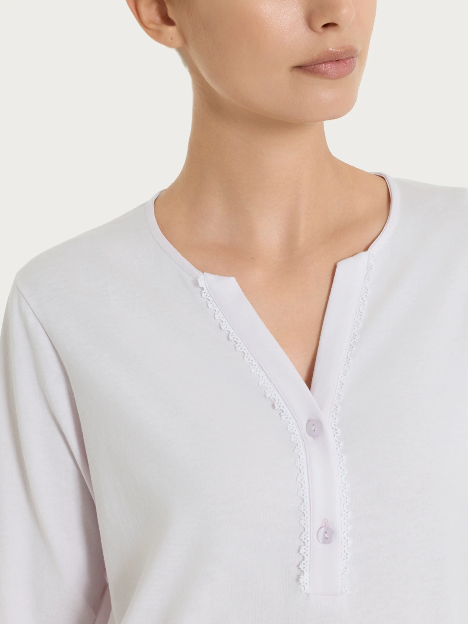 Pigiama lungo con pizzo e collo a serafino in Jersey di Cotone  - Orchid Tint - Image 4