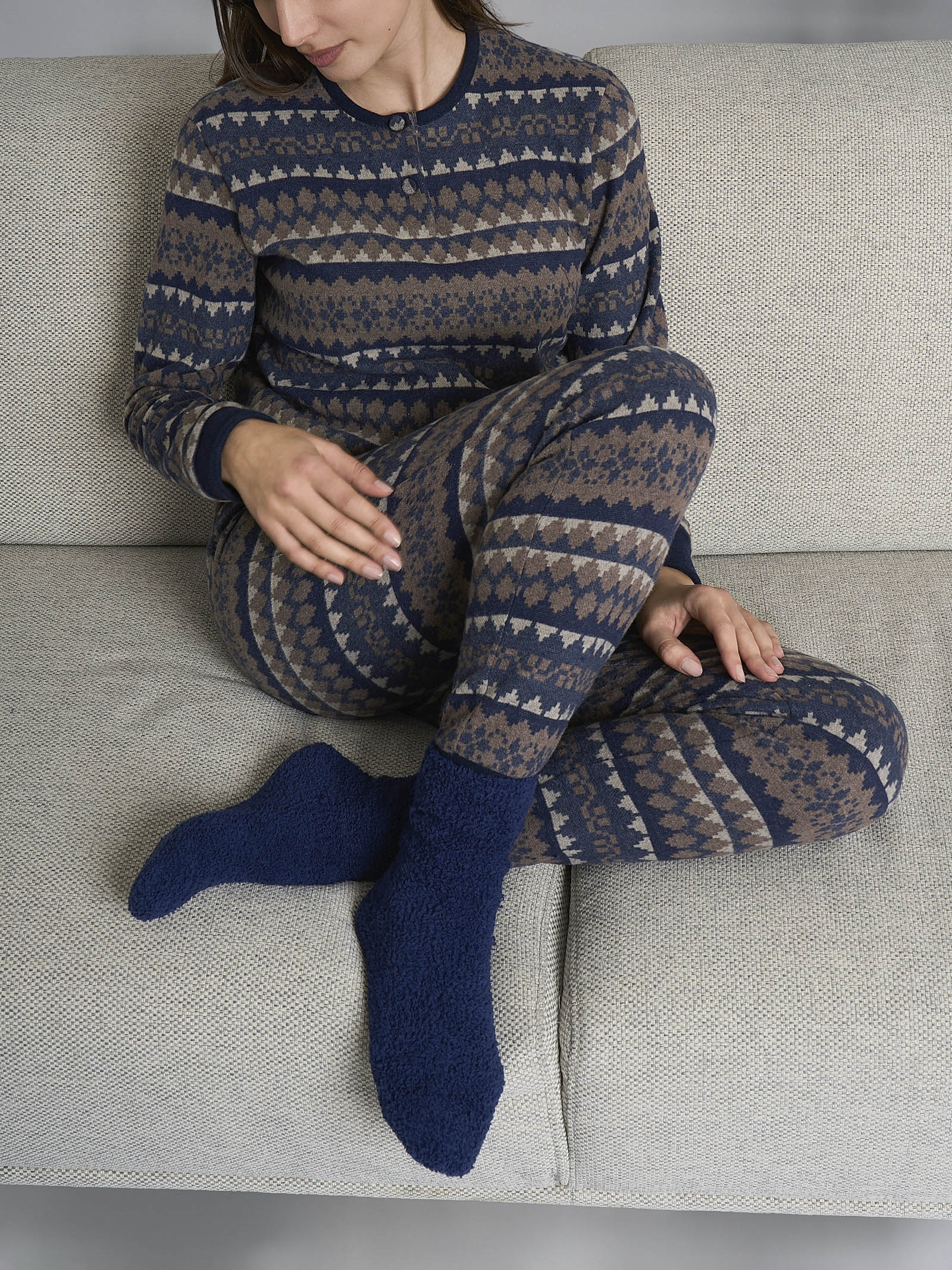 Pigiama nordico a serafino in Cotton Eco Pile - Fant.Tenebre - Image 4