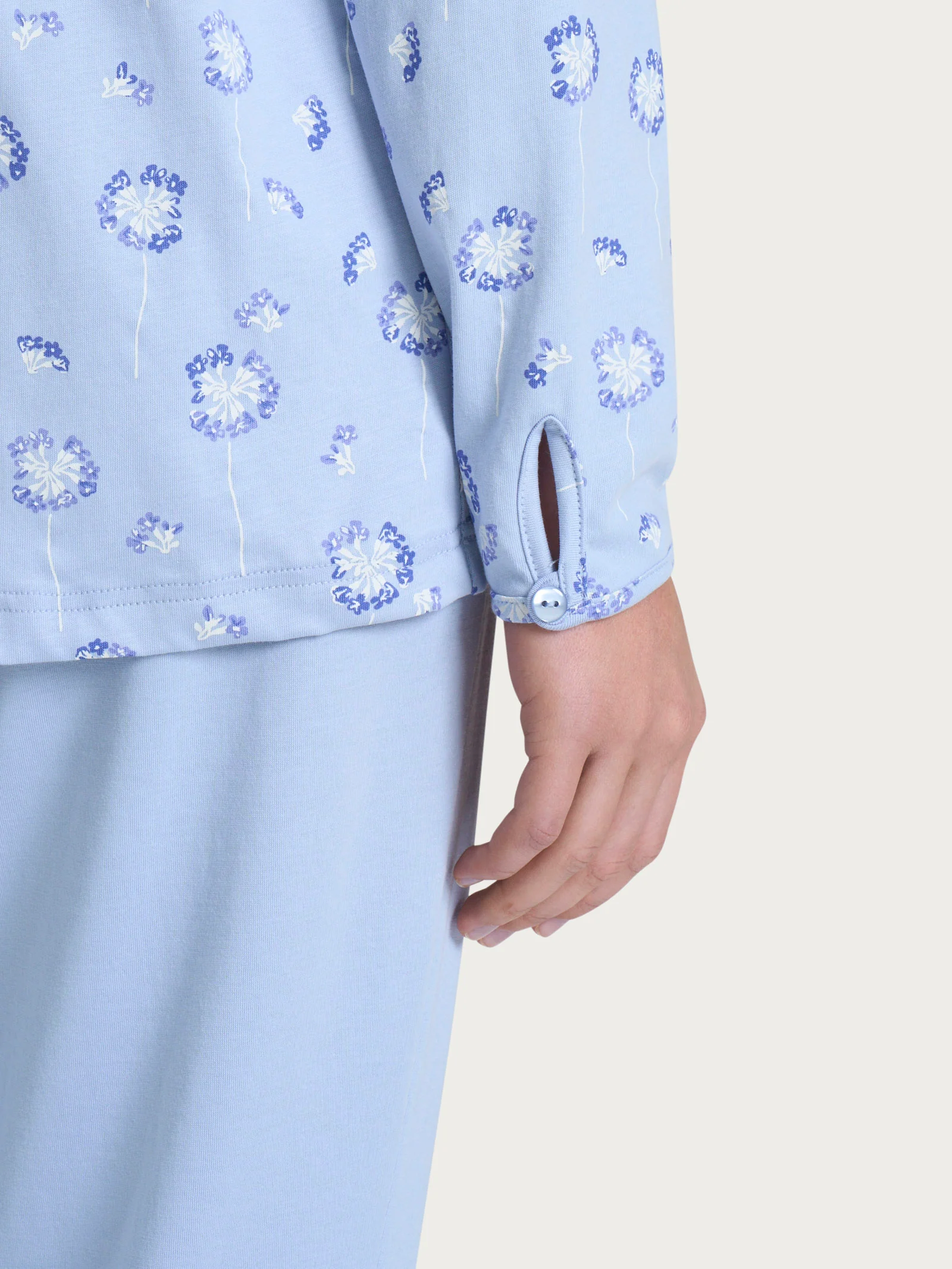 Pigiama serafino con arricciatura in Jersey di cotone 54-60 - Fant. Brunnera Blue - Image 3