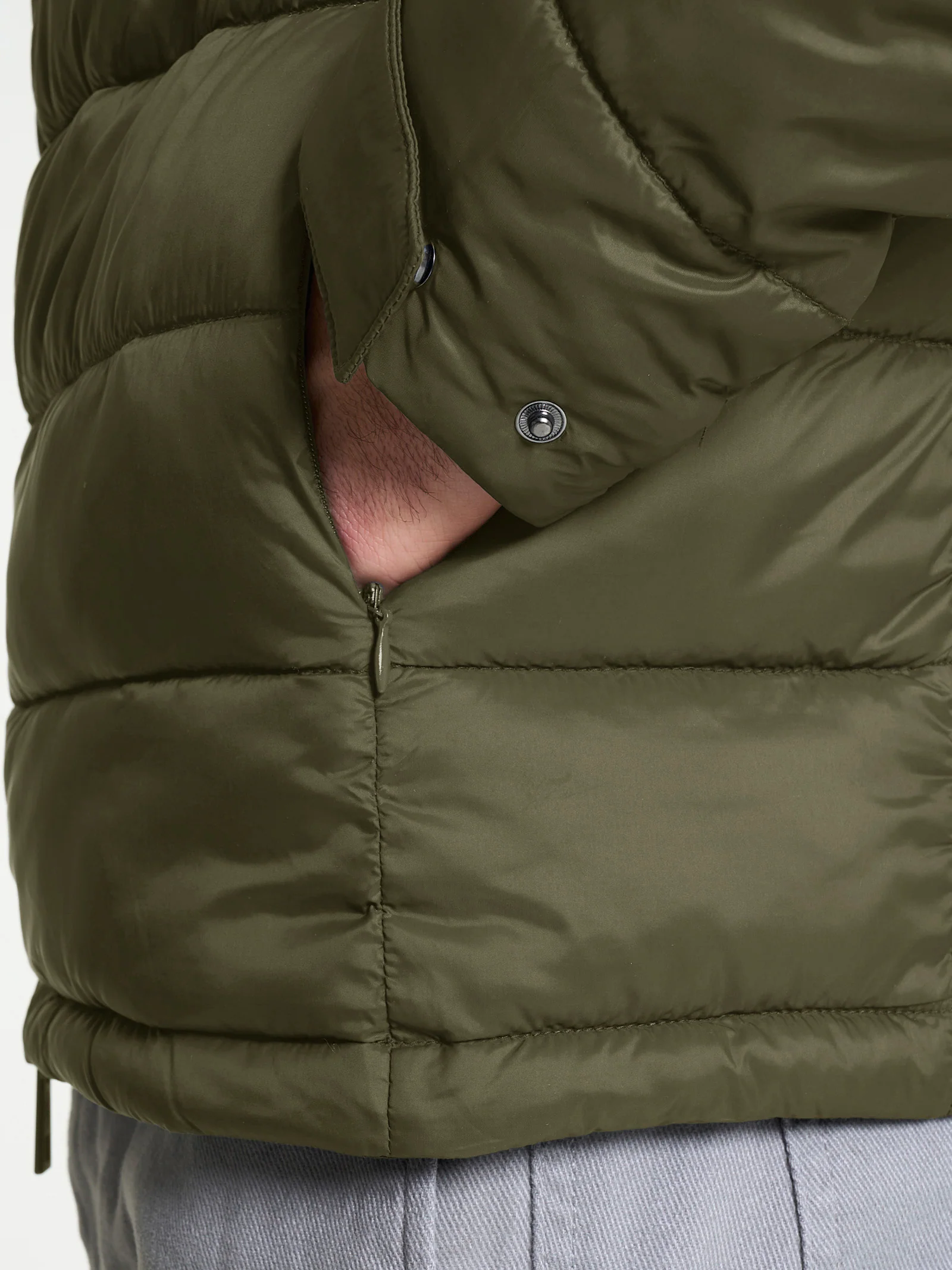 Piumino corto classico in Vegan Down - Dark Olive - Image 3