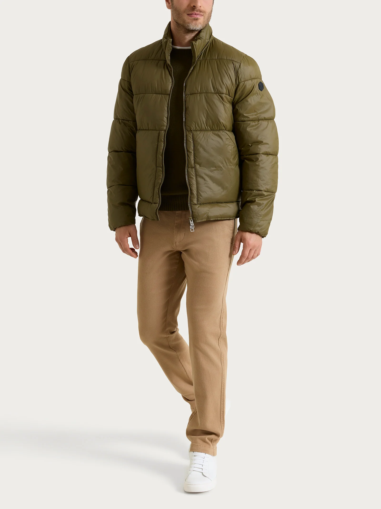 Piumino corto shiny in Vegan Down - Dark Olive - Image 4