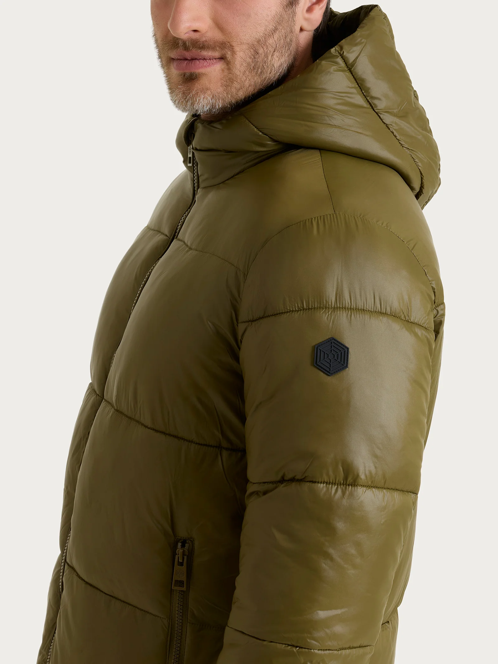 Piumino shiny con cappuccio in Vegan Down - Dark Olive - Image 3