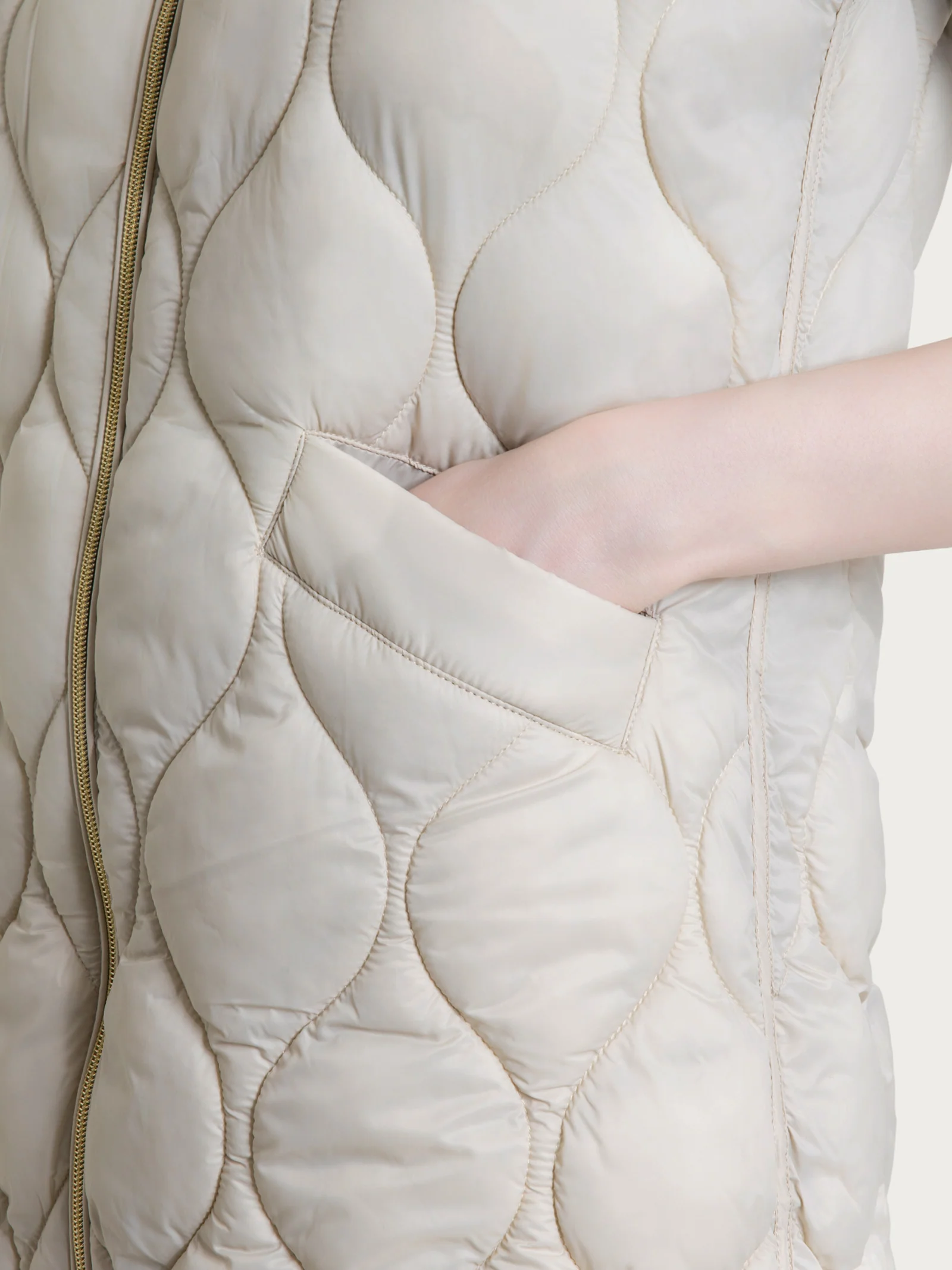 Piumino smanicato con cappuccio Onion Quilt - Champignon - Image 3