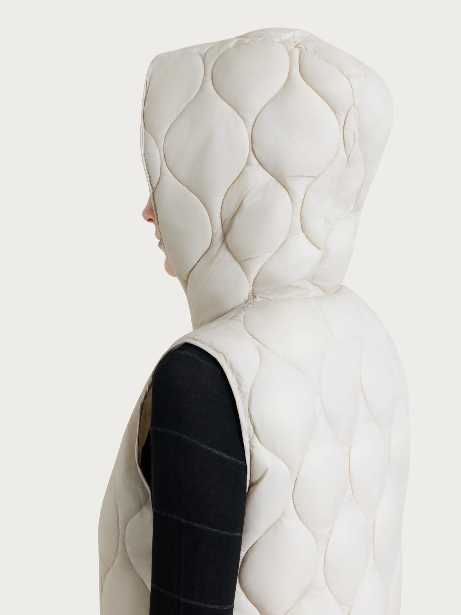 Piumino smanicato con cappuccio Onion Quilt - Champignon - Image 5