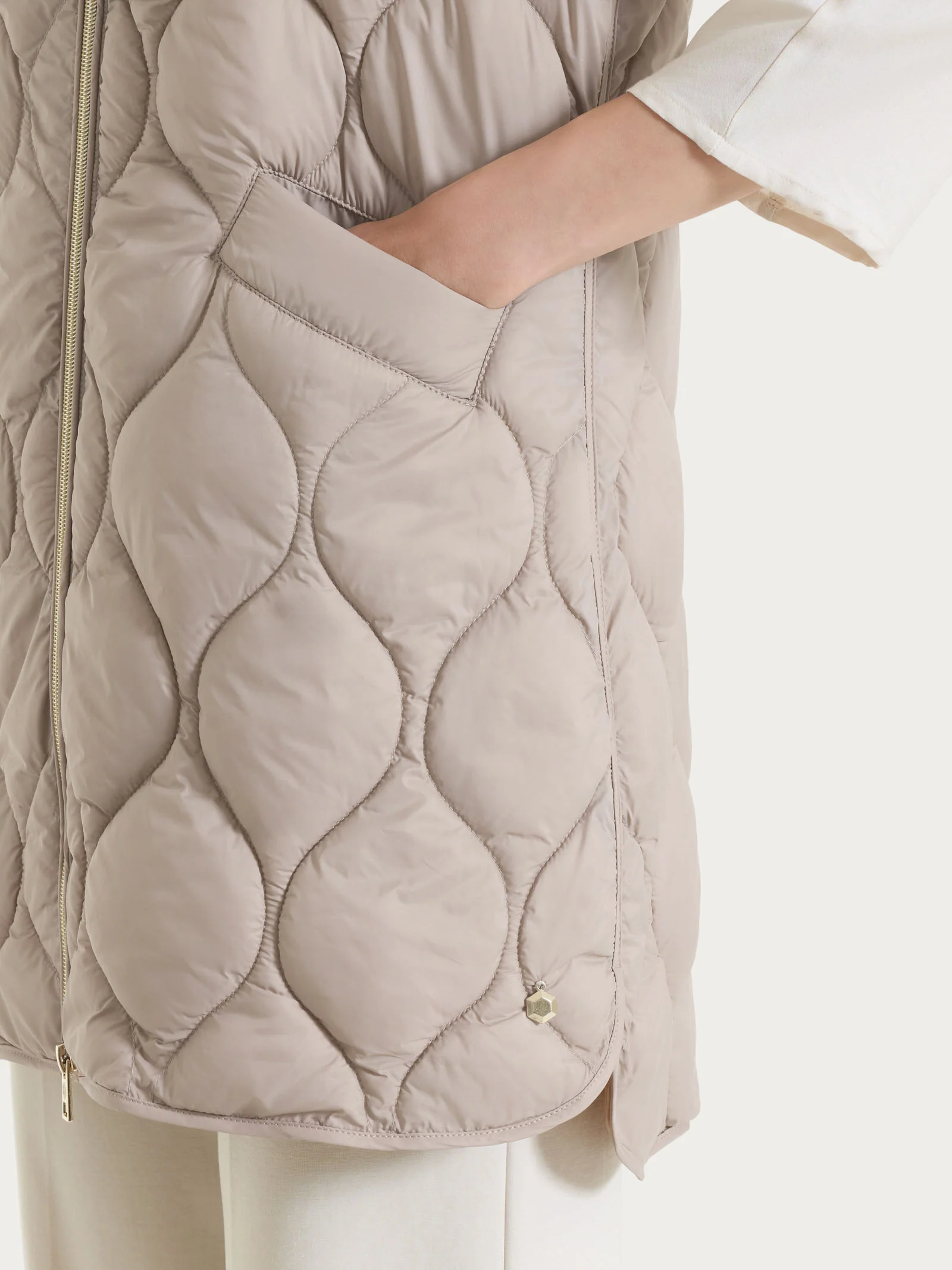 Piumino smanicato con cappuccio Onion Quilt - Crockery - Image 3