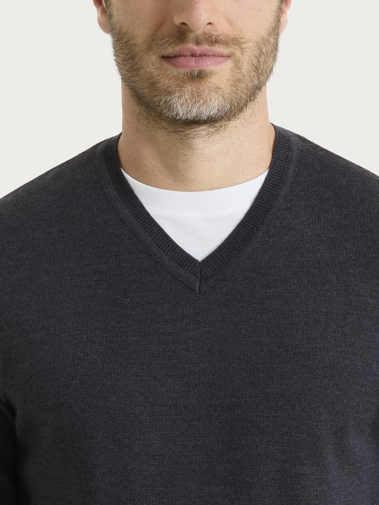 Pull con scollo a V in maglia unita in Merino Soft - Oscuro Mel. - Image 3