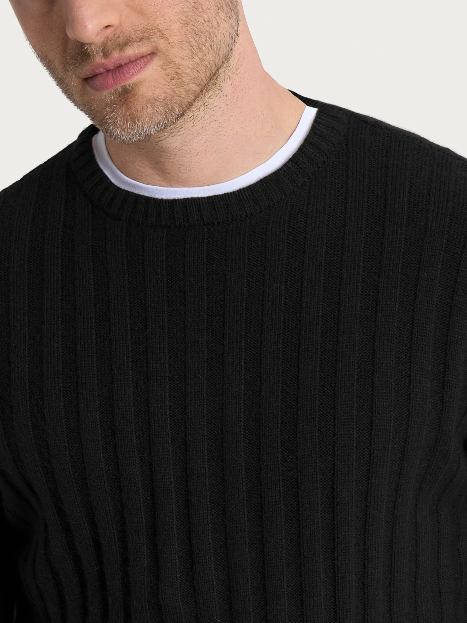 Pull girocollo con costa piatta in Natural Soft  - Nero - Image 3