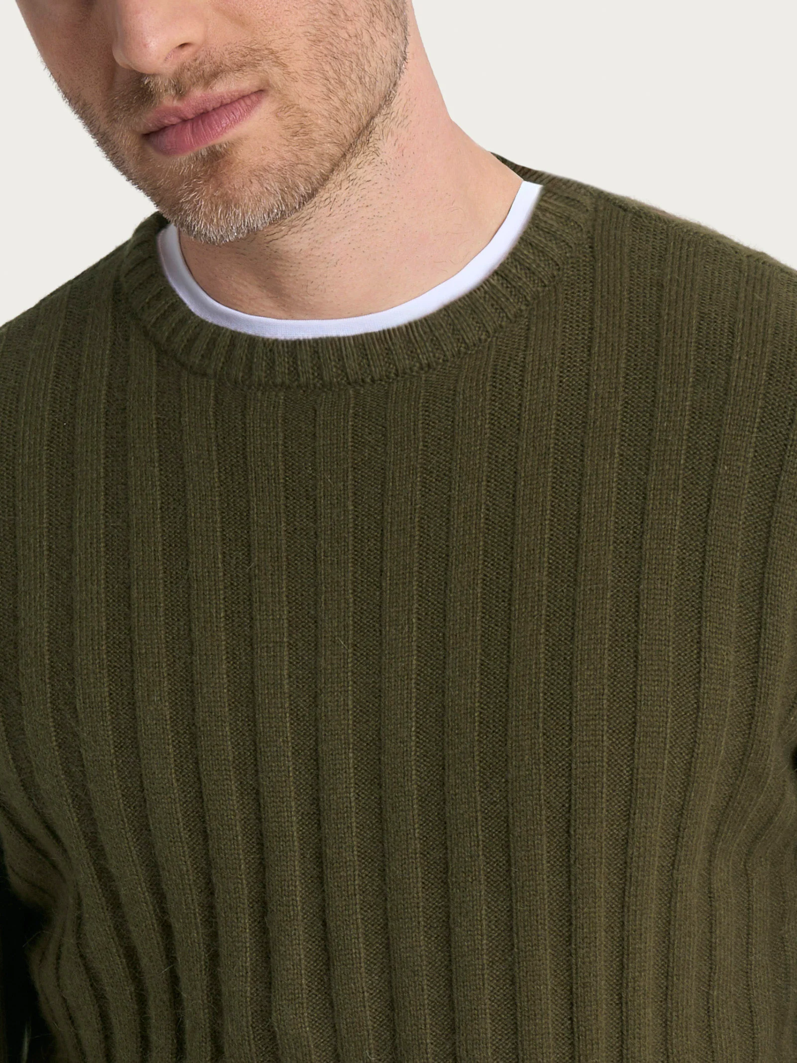 Pull girocollo con costa piatta in Natural Soft  - Dark Olive - Image 3