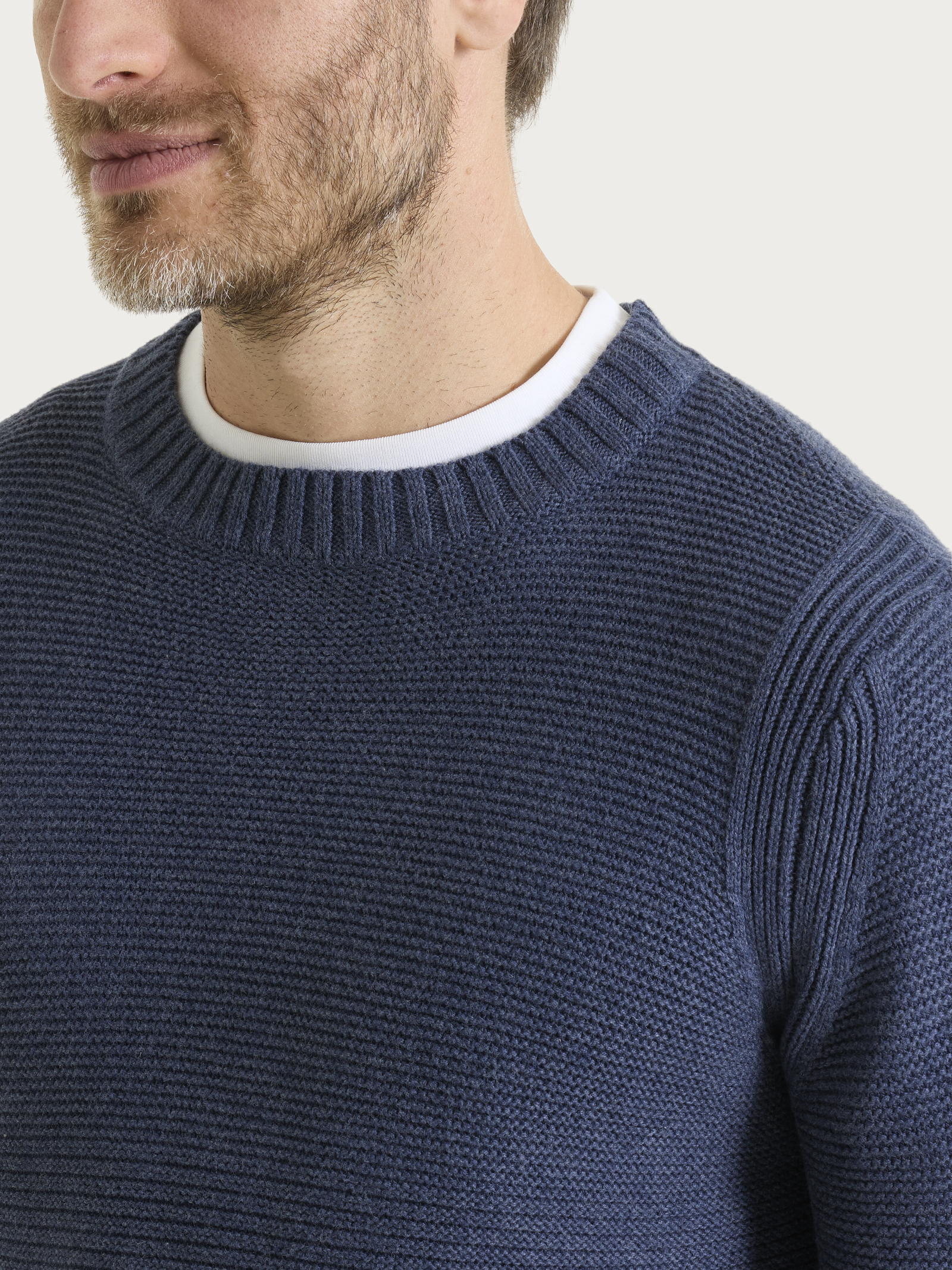 Pull girocollo leggero in Winter Cotton - Avio Mel. - Image 3