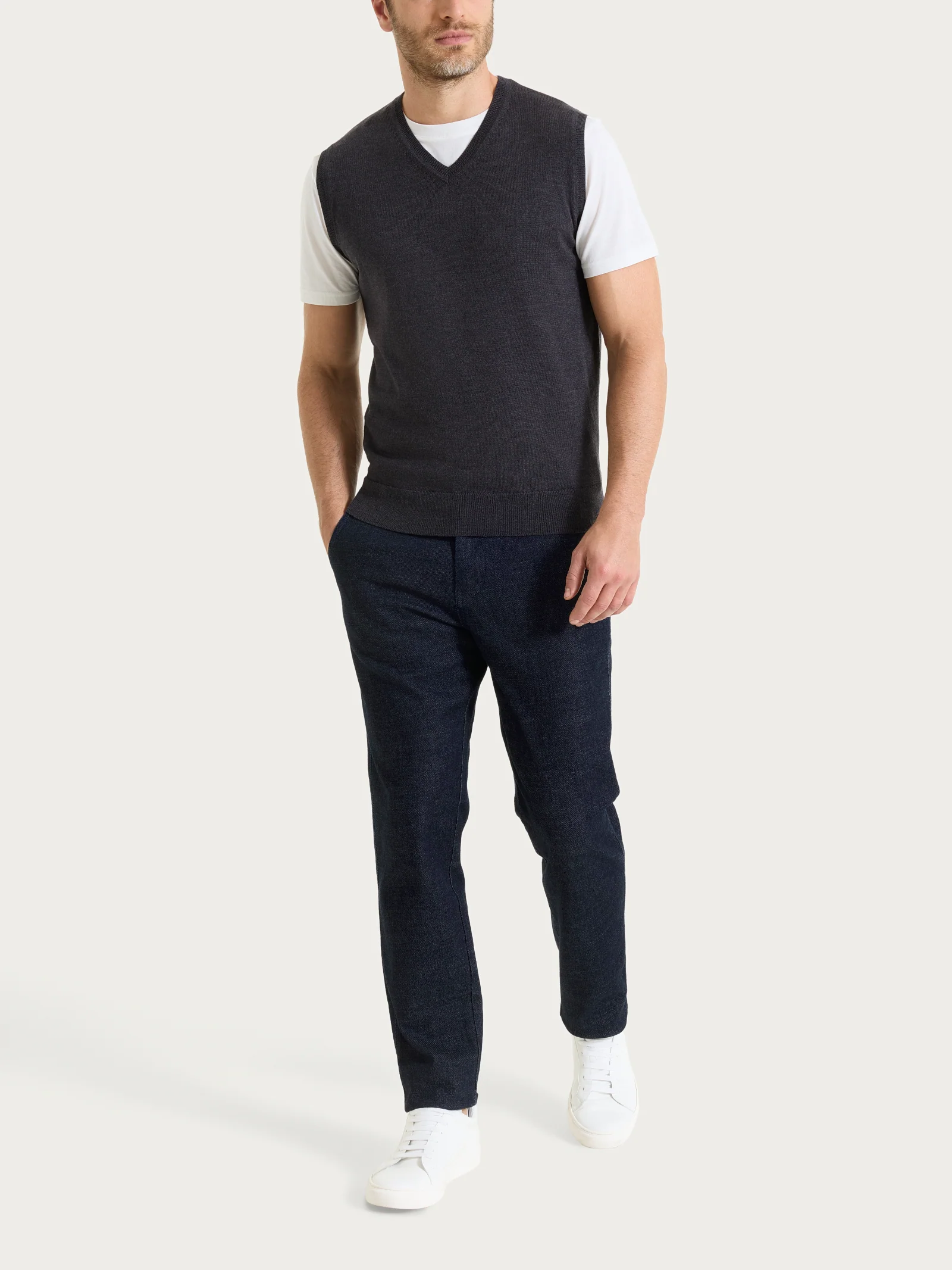 Pull smanicato con scollo a V in maglia unita in Merino Soft - Oscuro Mel. - Image 4