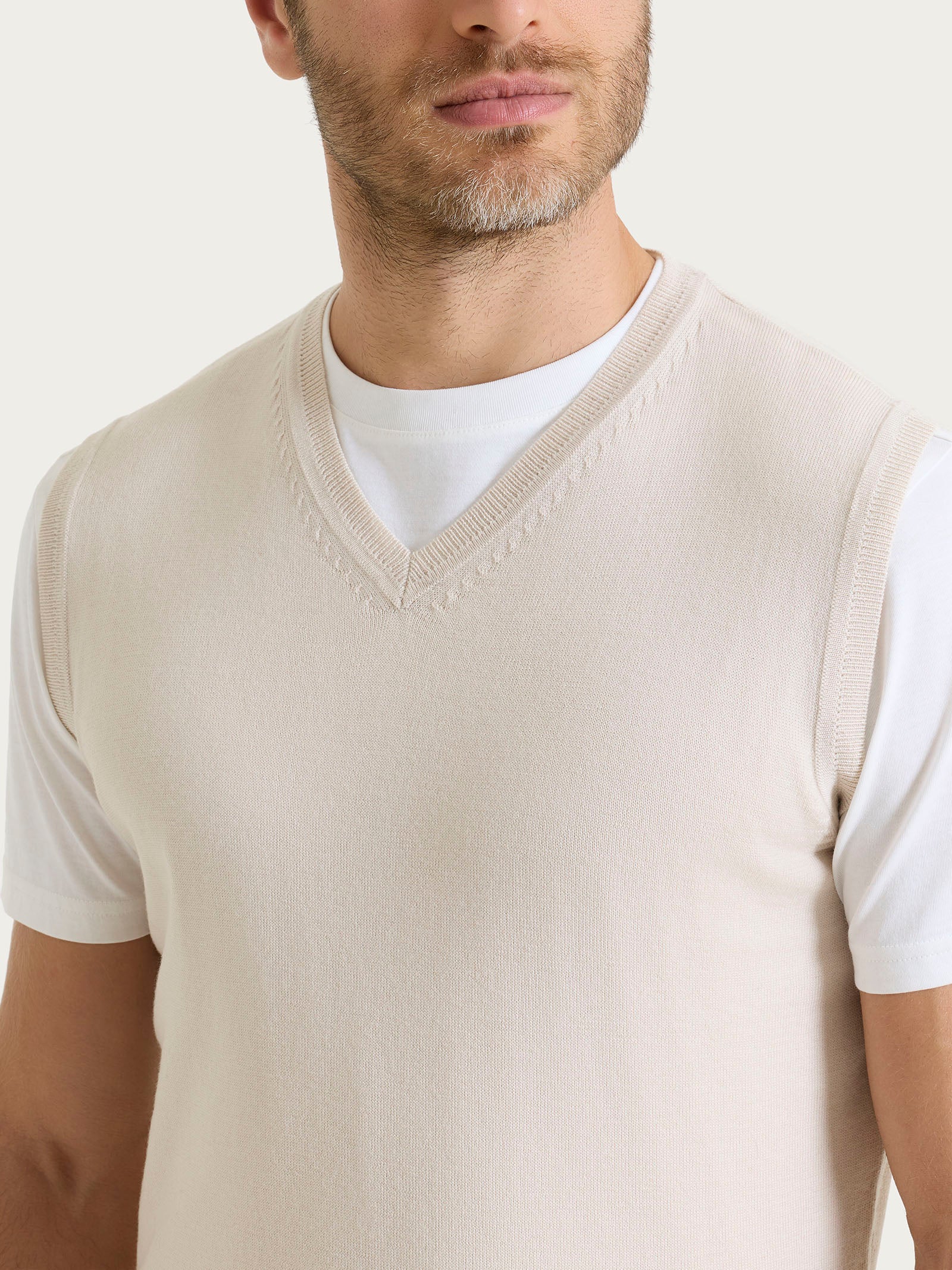 Pull smanicato con scollo a V in maglia unita in Merino Soft - Champignon - Image 3