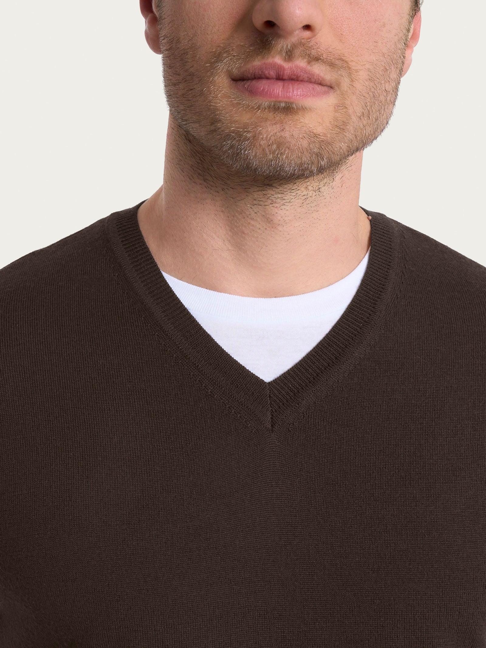 Pull smanicato con scollo a V in maglia unita in Merino Soft - Chocolate Torte - Image 3