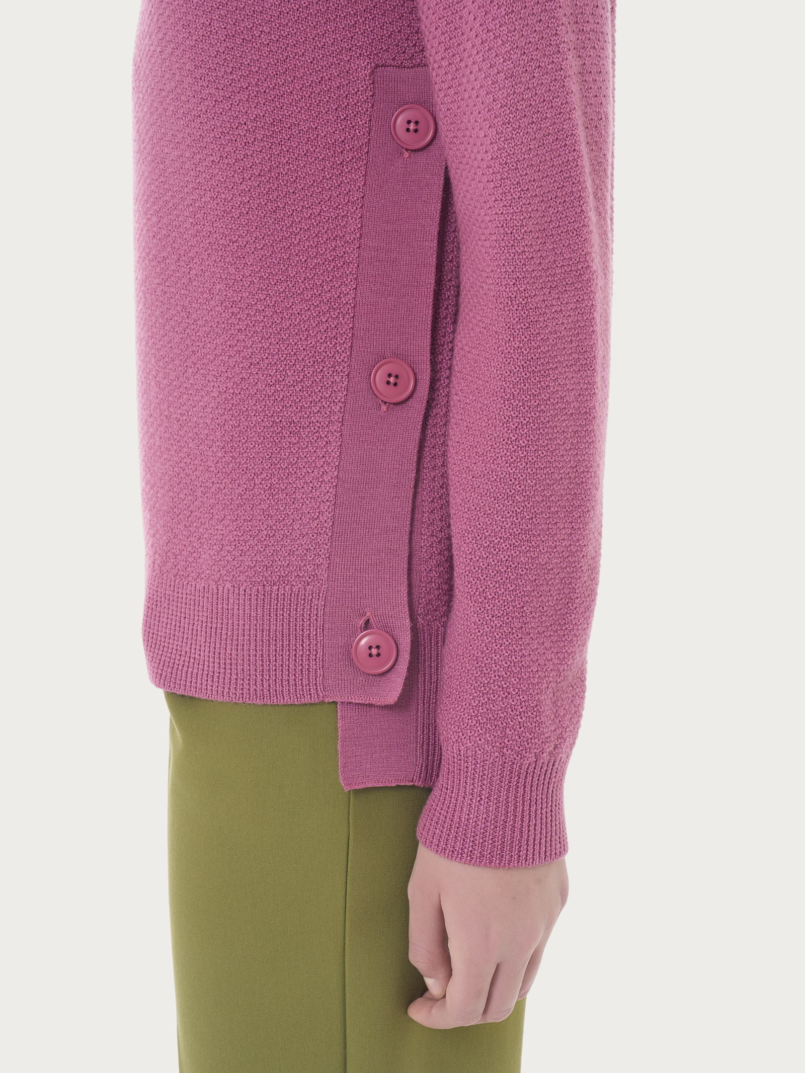 Pullover girocollo con bottoni laterali in Merino Soft - Red Violet - Image 3
