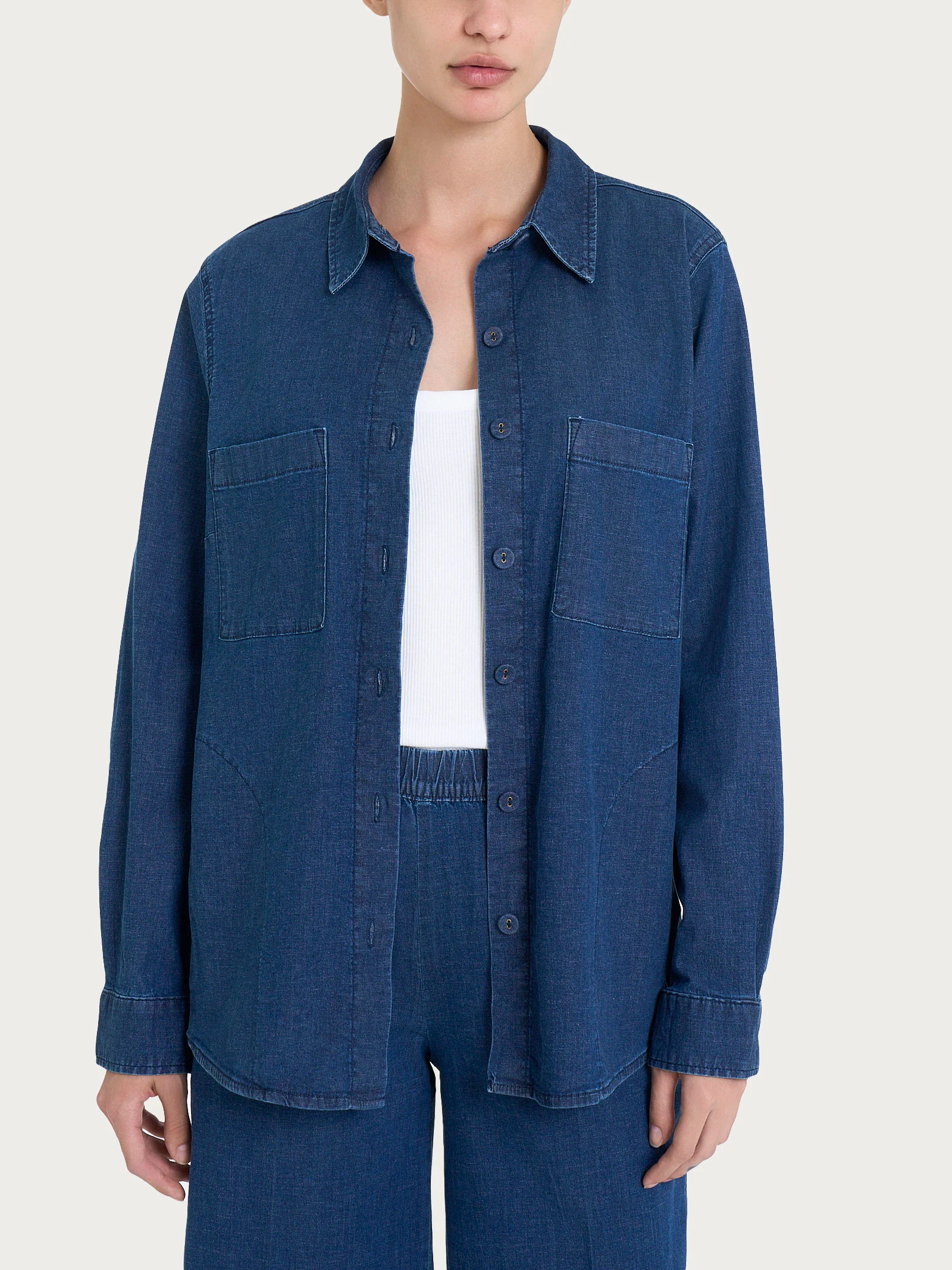 Shacket in Super Light Denim  - Indigo - Image 5