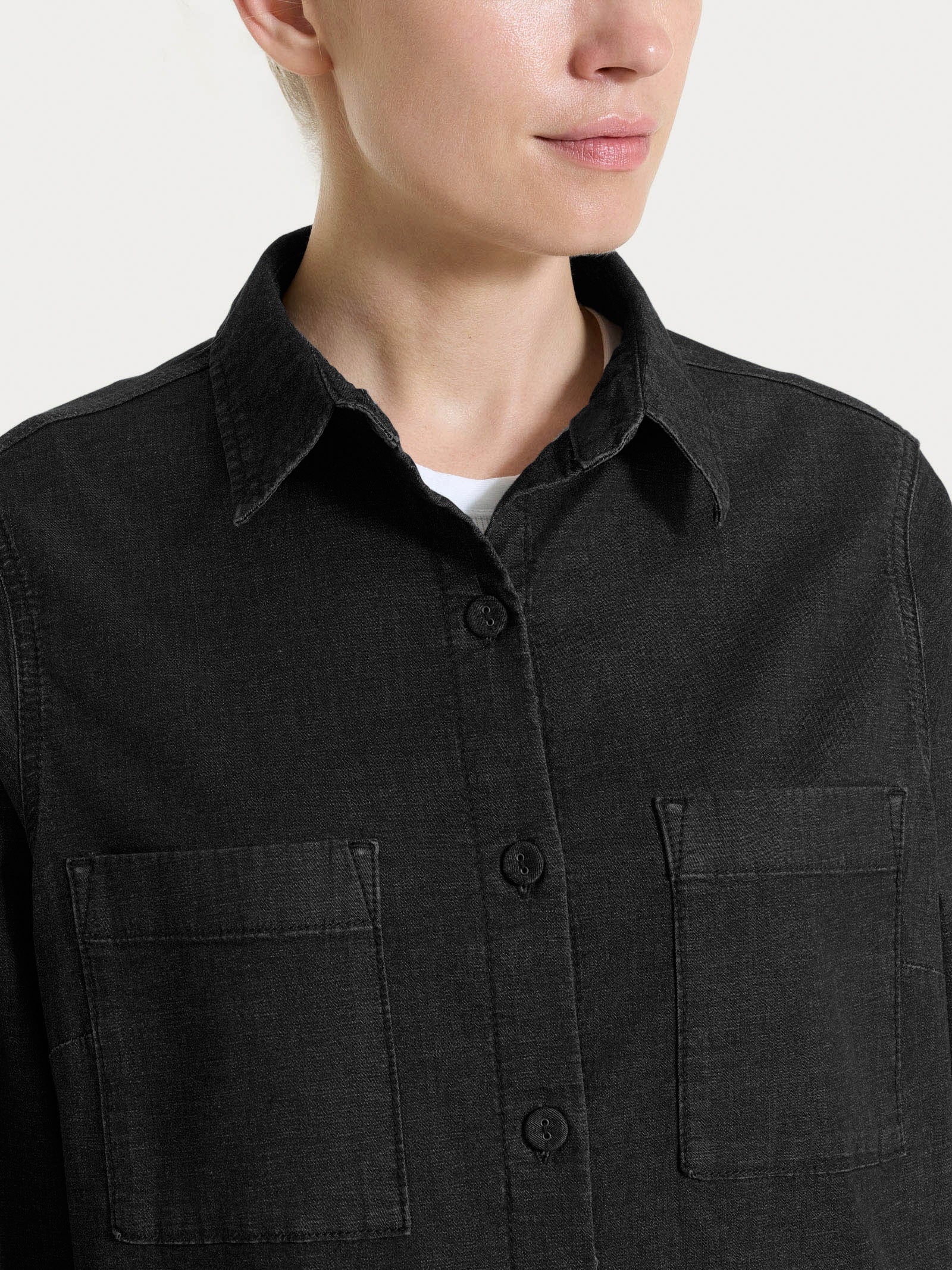 Shacket in Super Light Denim  - Gray Black - Image 3
