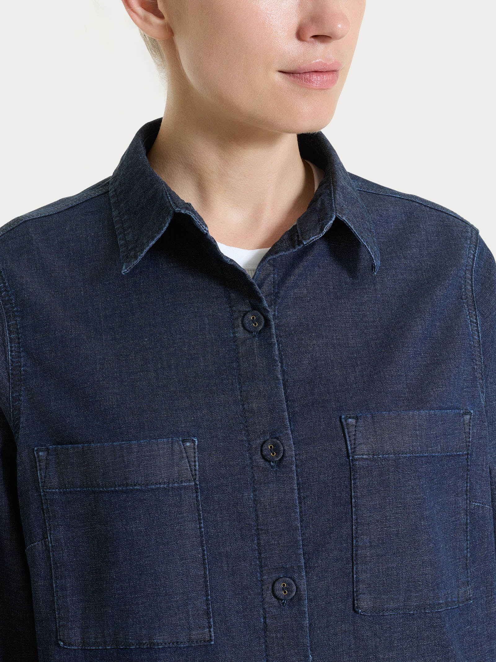Shacket in Super Light Denim  - Dark Indigo - Image 3
