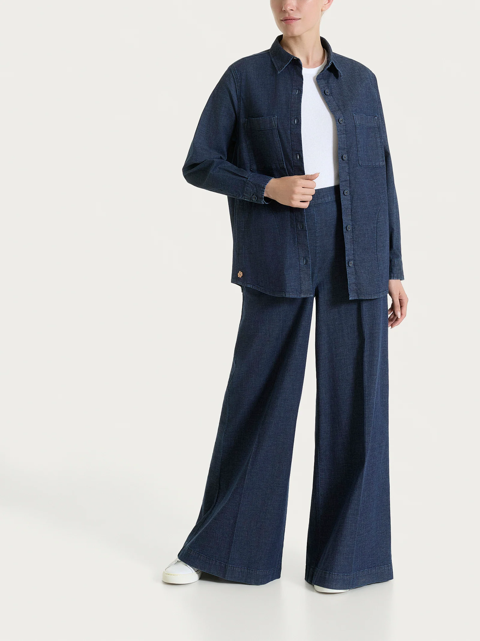 Shacket in Super Light Denim  - Dark Indigo - Image 5