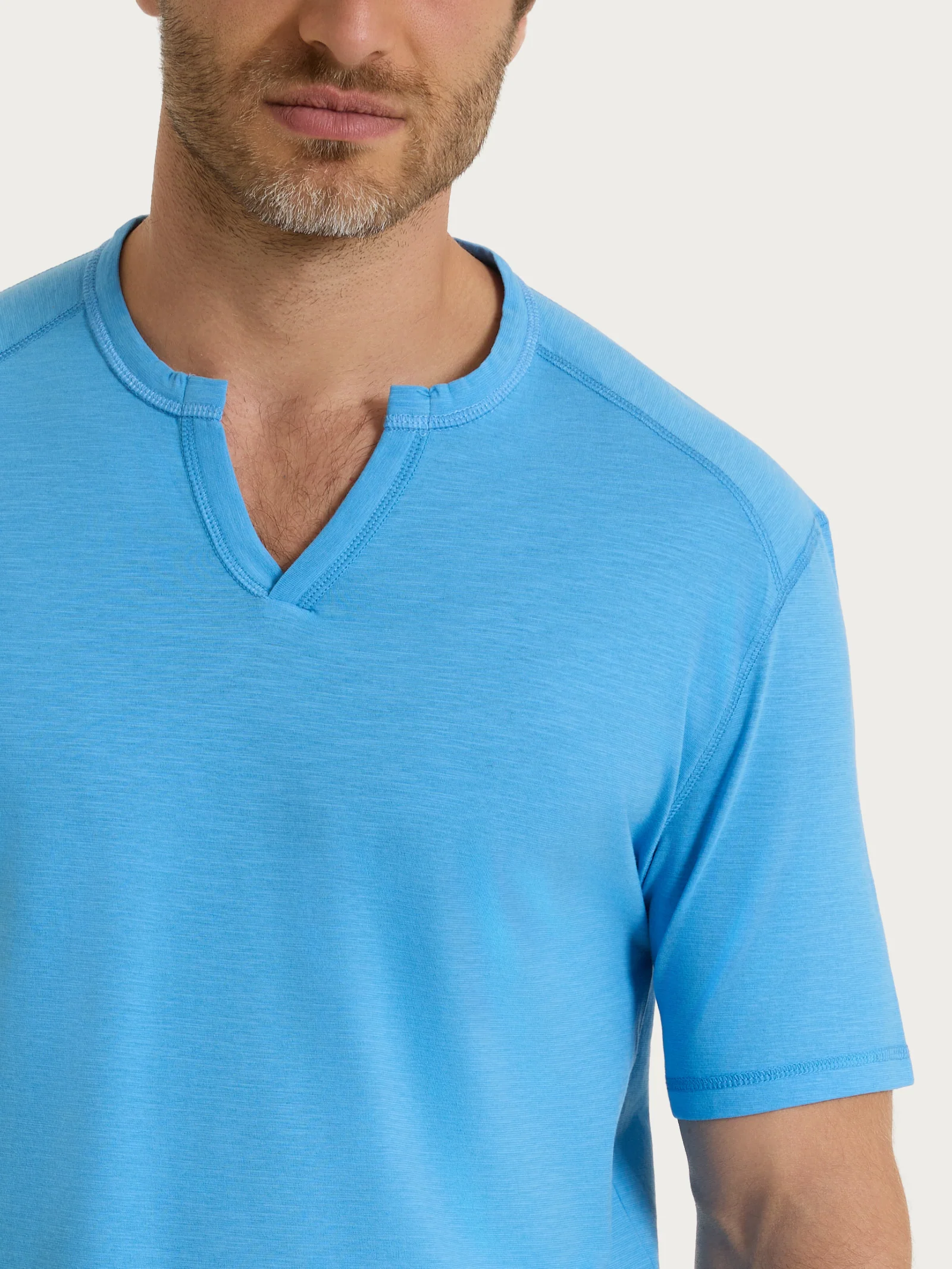 T-shirt con scollo a V in slub jersey di cotone - Azure Blue - Image 3