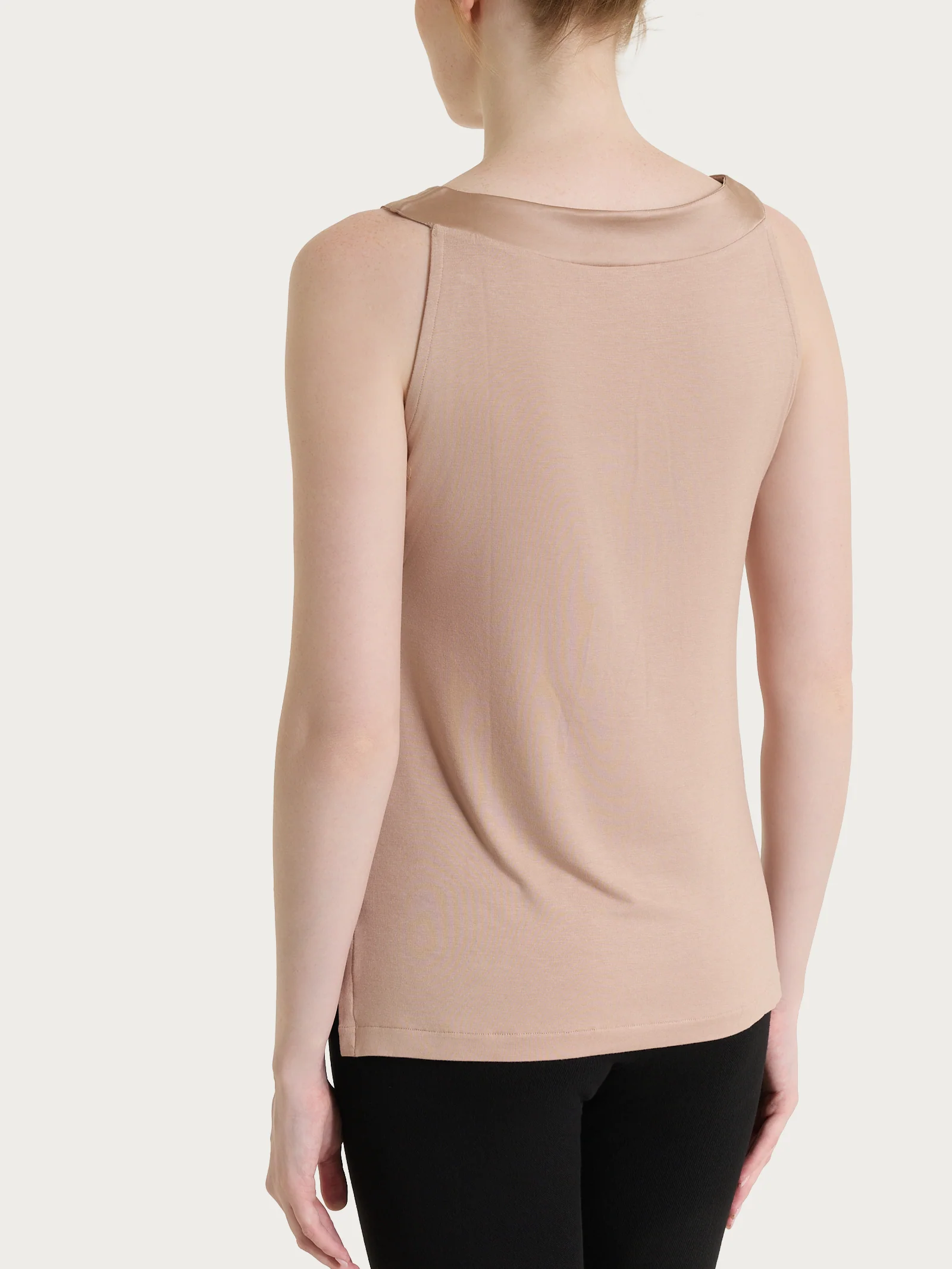 Top con collo a sviluppo circolare in Viscosa Summer - Warm Taupe - Image 2