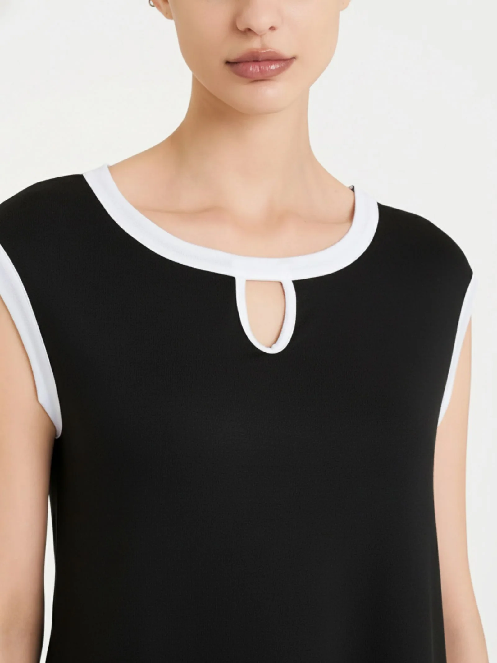 Top con scollo a goccia in Viscosa Summer  - Fant.Nero - Image 3