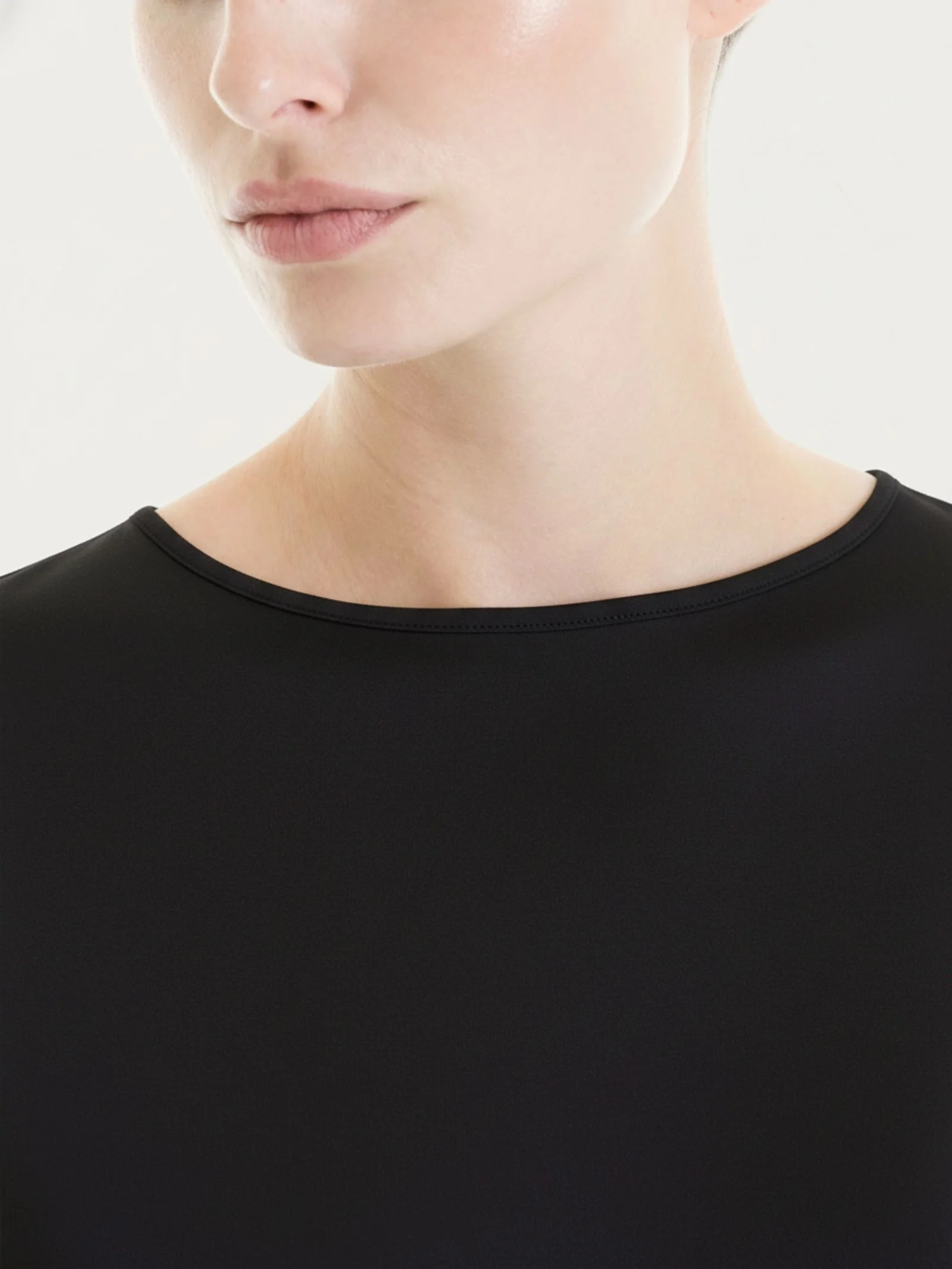 Top con spalla larga in Stretch Satin - Nero - Image 4