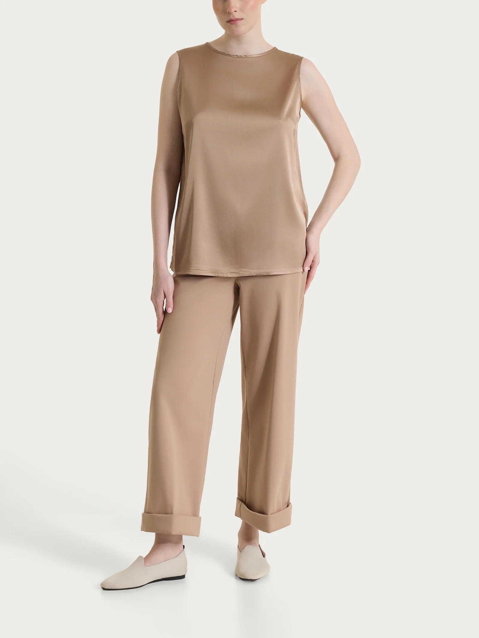 Top con spalla larga in Stretch Satin - Warm Taupe - Image 5