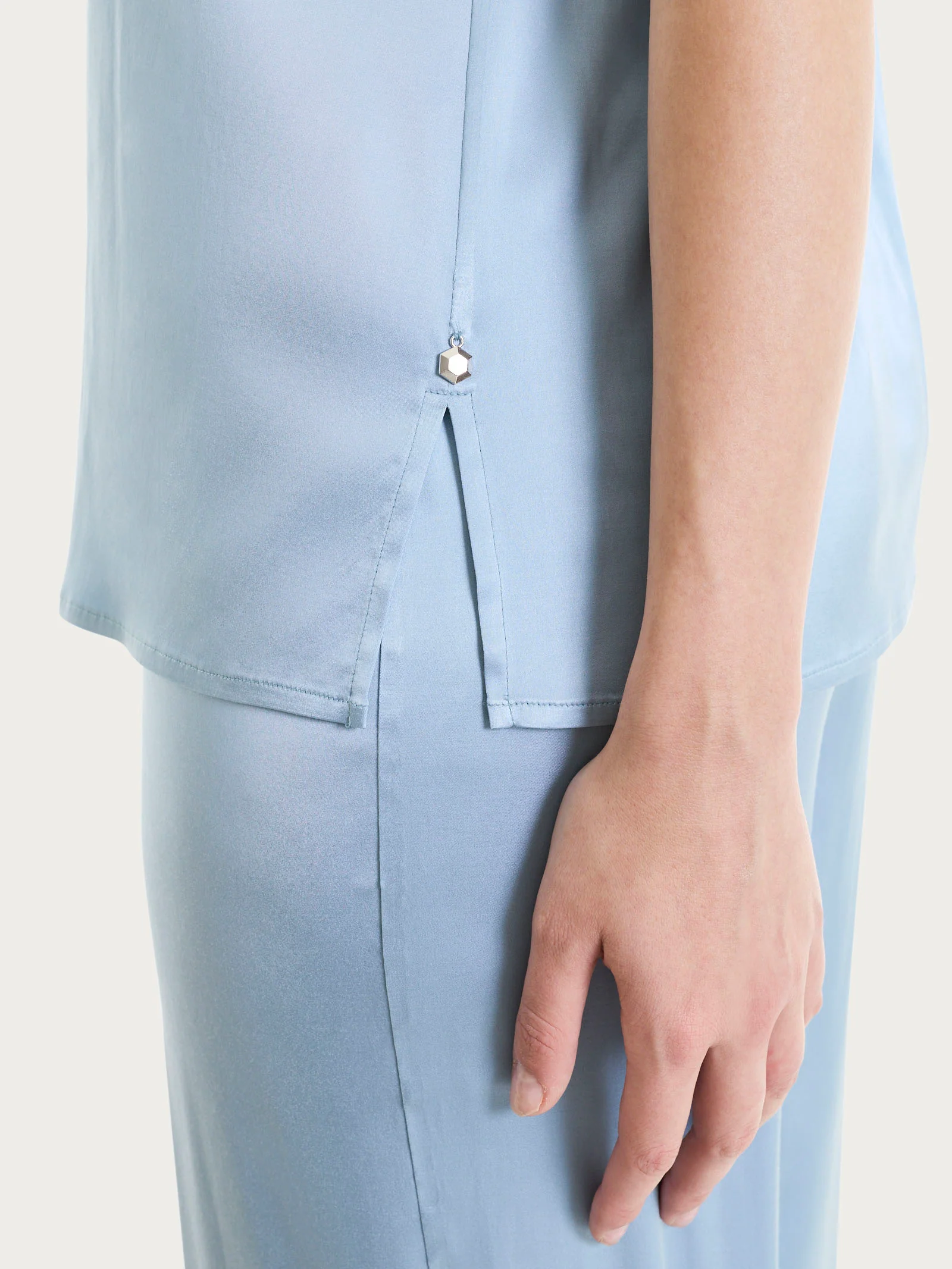 Top con spalla larga in Stretch Satin - Dusty Blue - Image 3