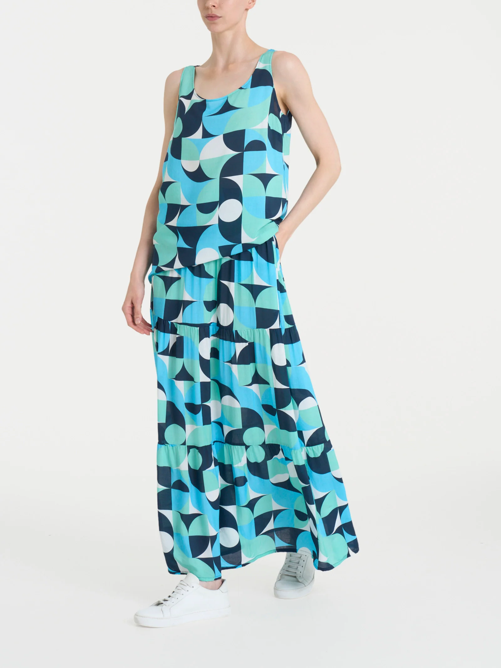 Top smanicato con geometric pattern in Ecoseta - Fant. Pool Blue - Image 5