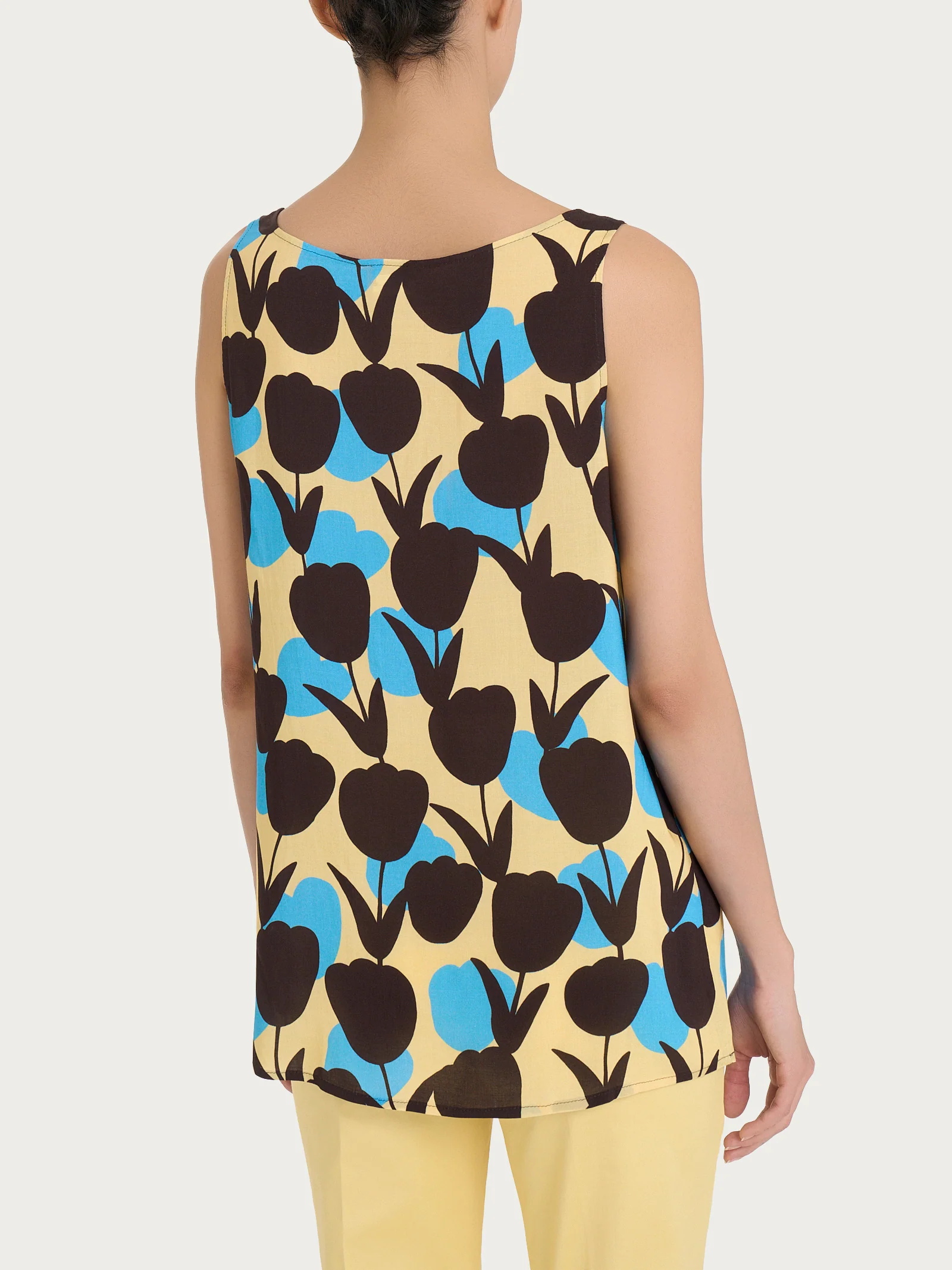 Top smanicato con macro tulips pattern in Ecoseta - Fant. Azure Blue - Image 2