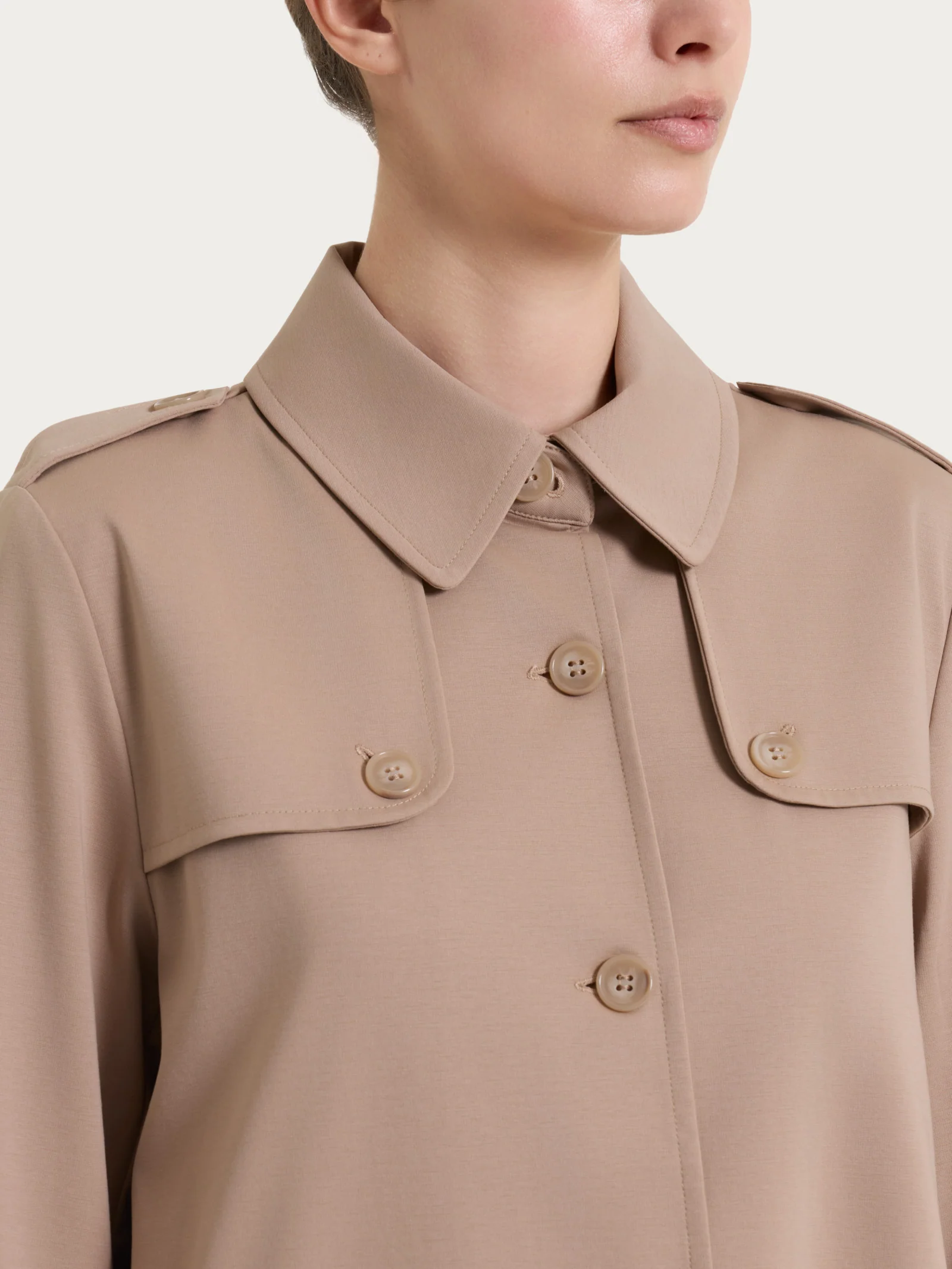 Trench corto in Compact Light - Warm Taupe - Image 5