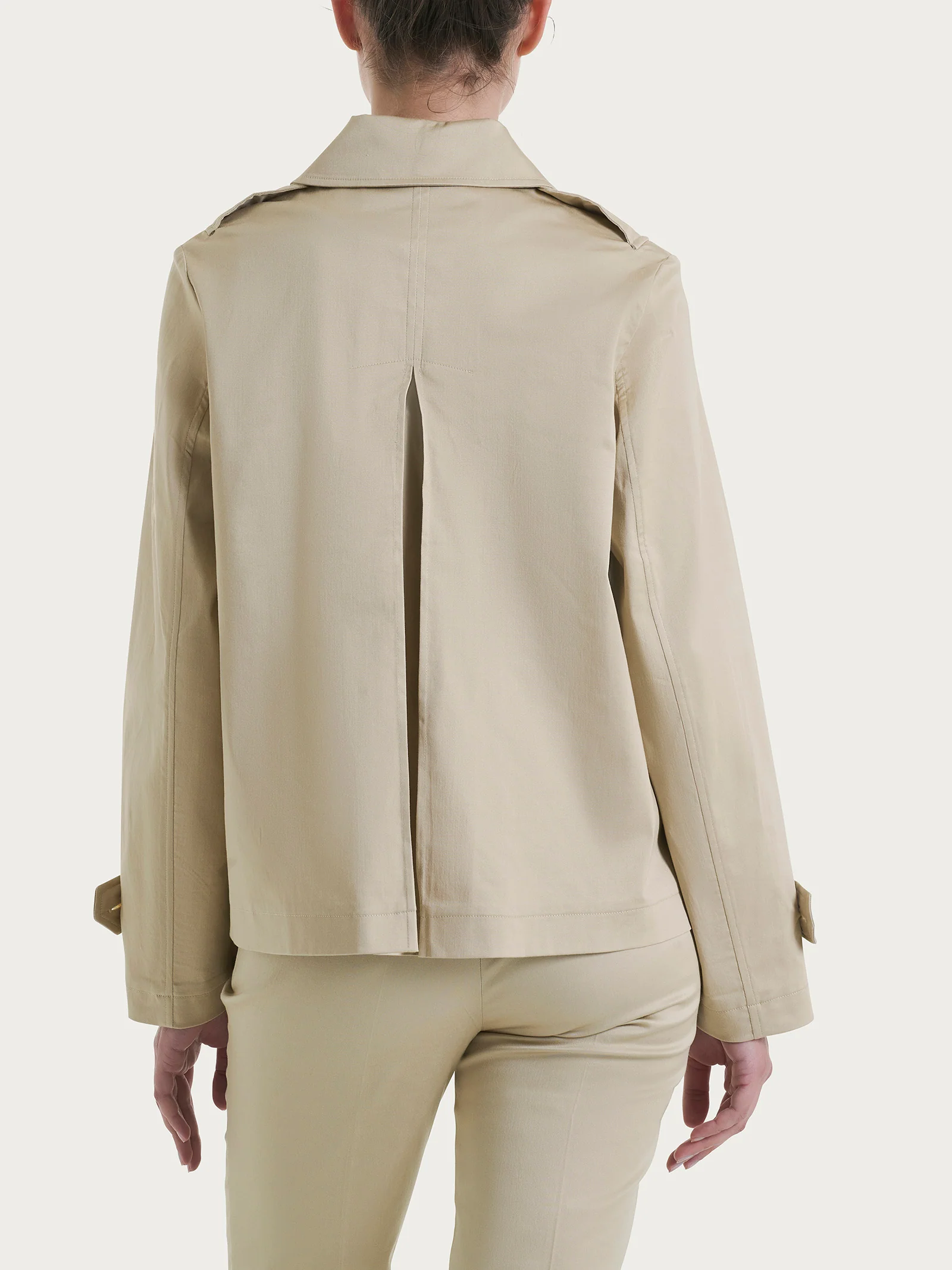Trench corto in Satin Power WR - Irish Cream - Image 2