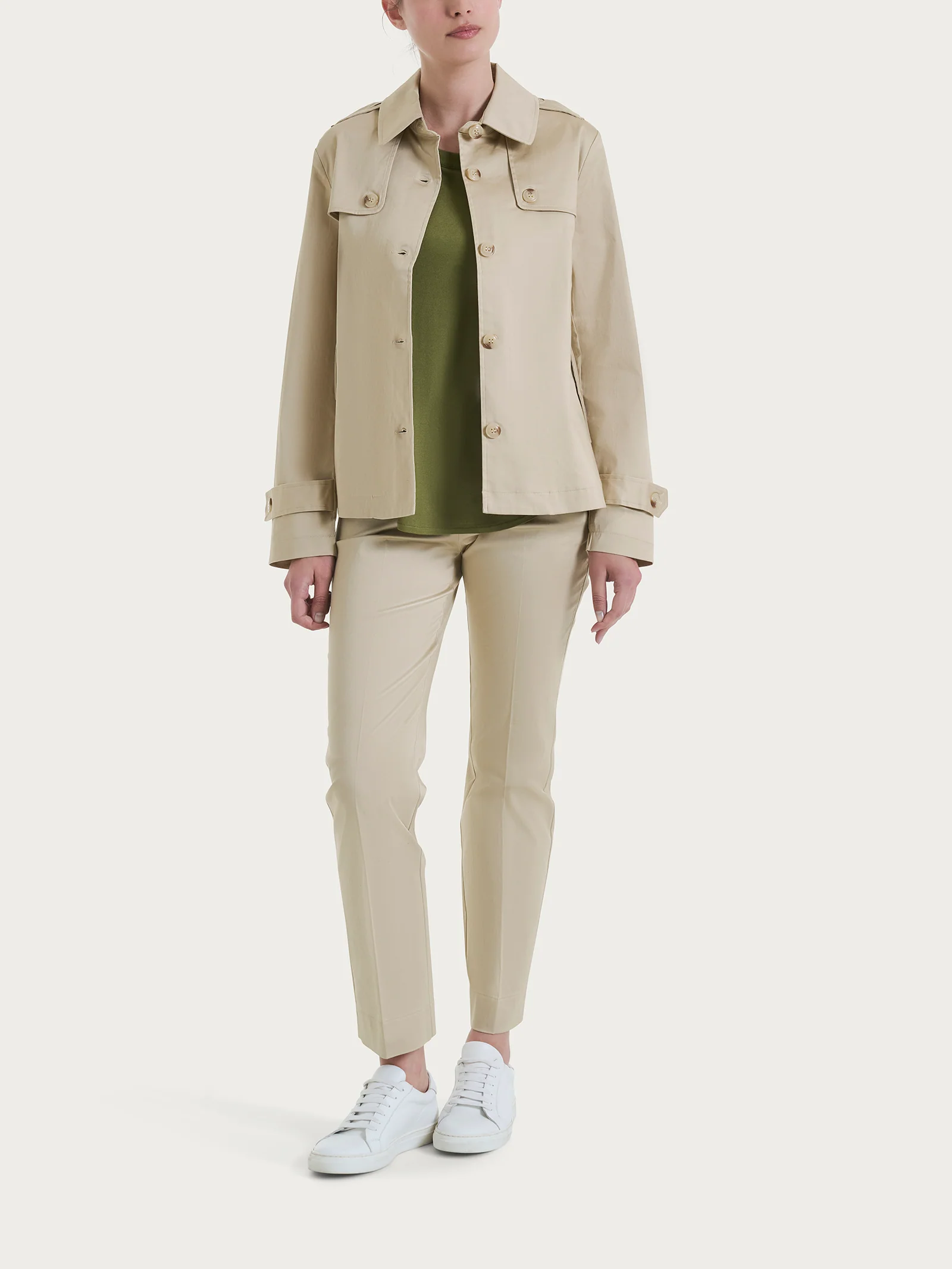 Trench corto in Satin Power WR - Irish Cream - Image 4