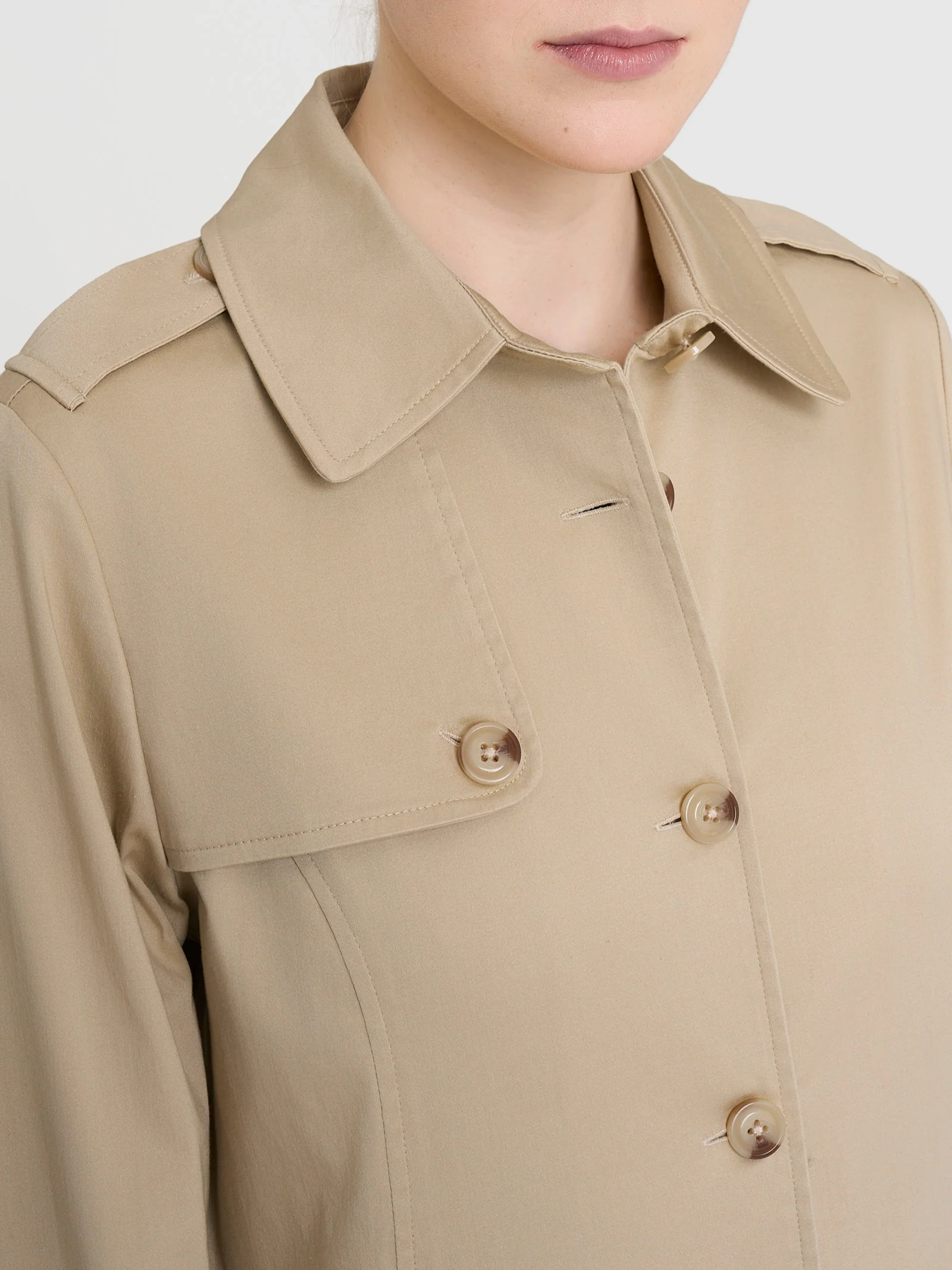 Trench in Satin Power WR - Irish Cream - Image 3