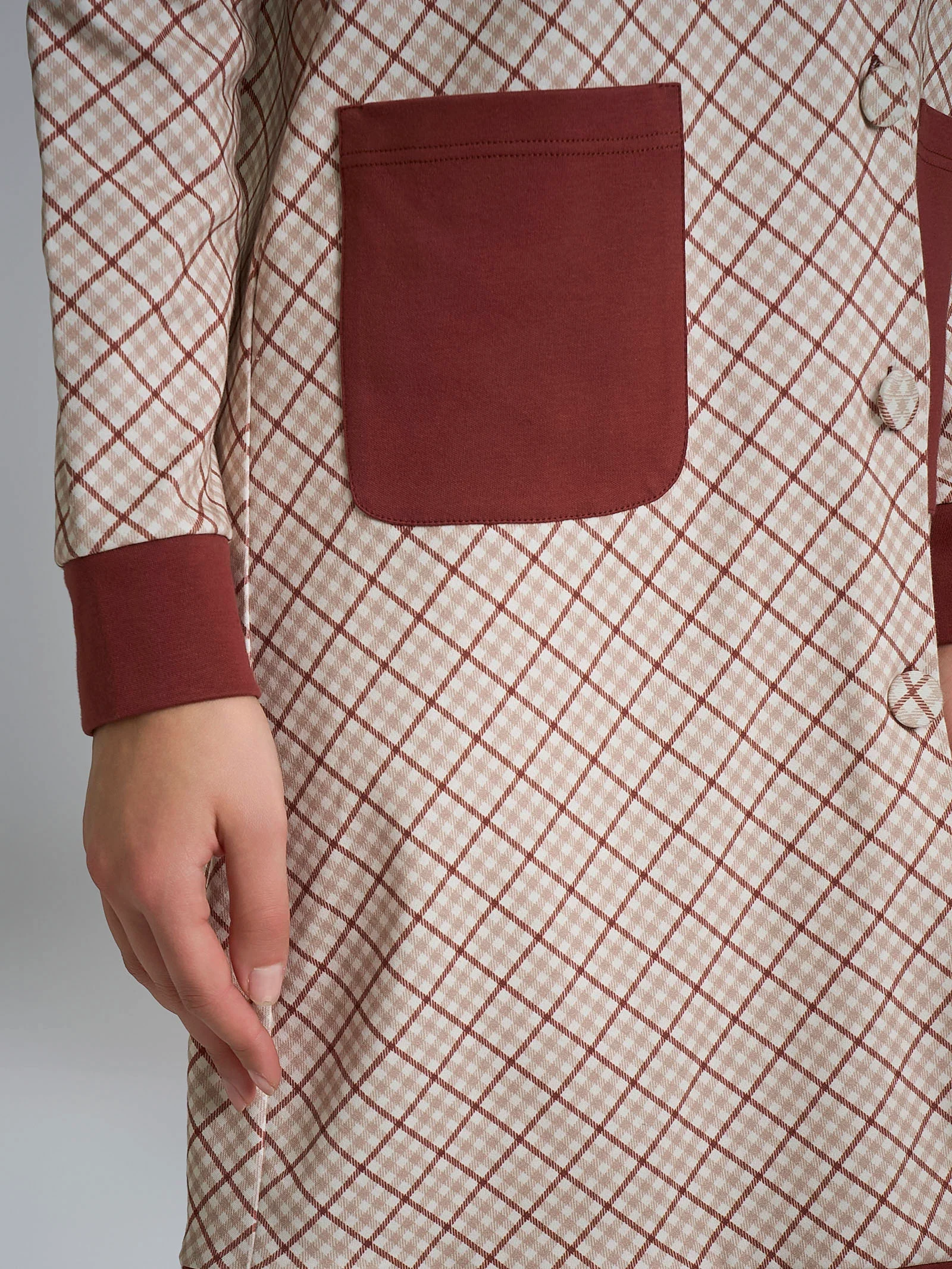 Vestaglia tartan aperta con collo alto in Interlock di cotone - Fant. Henna Small Tartan - Image 3