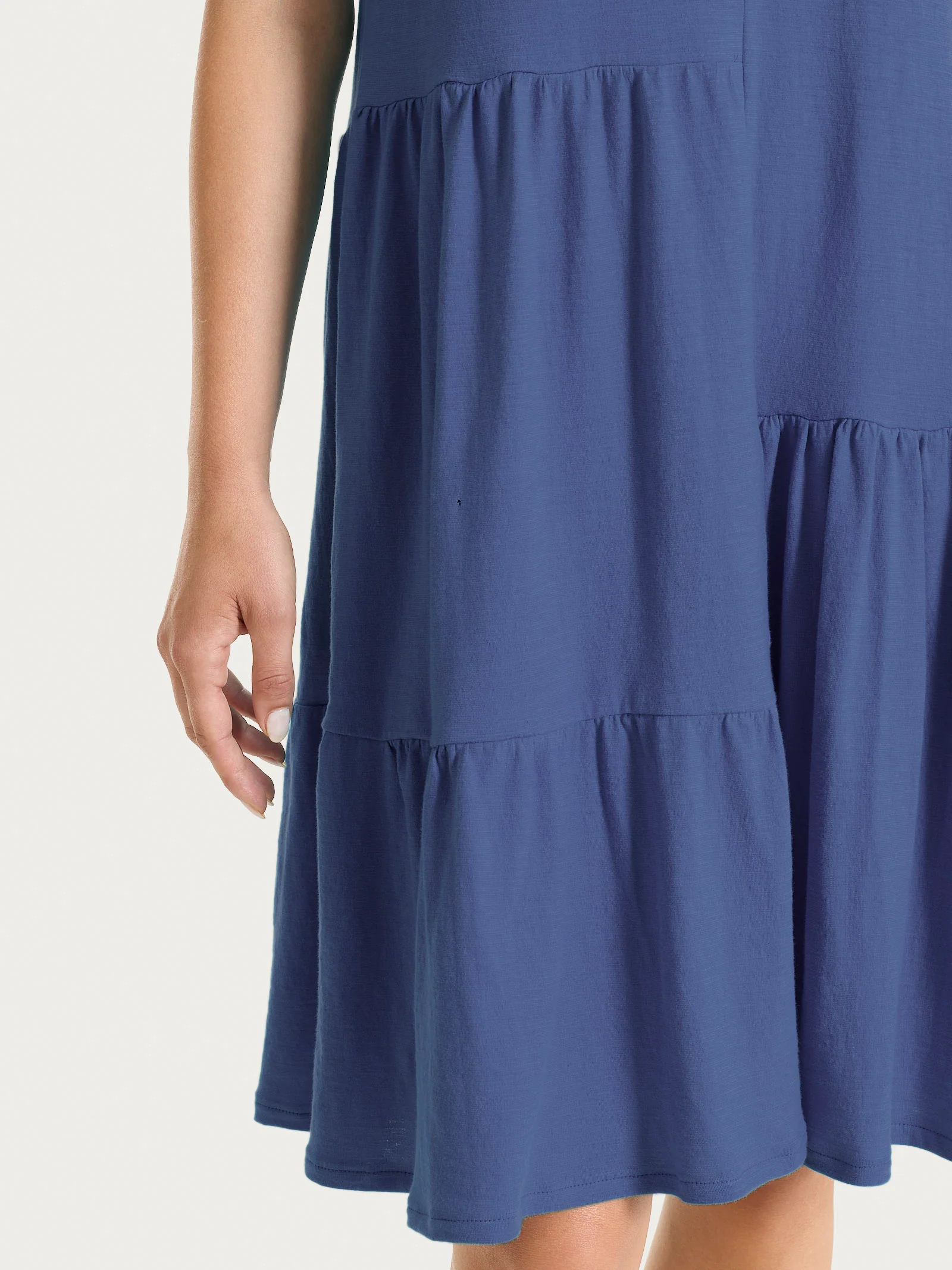 Vestito corto con balze asimmetriche in Slub Jersey di Cotone - Oceana - Image 4